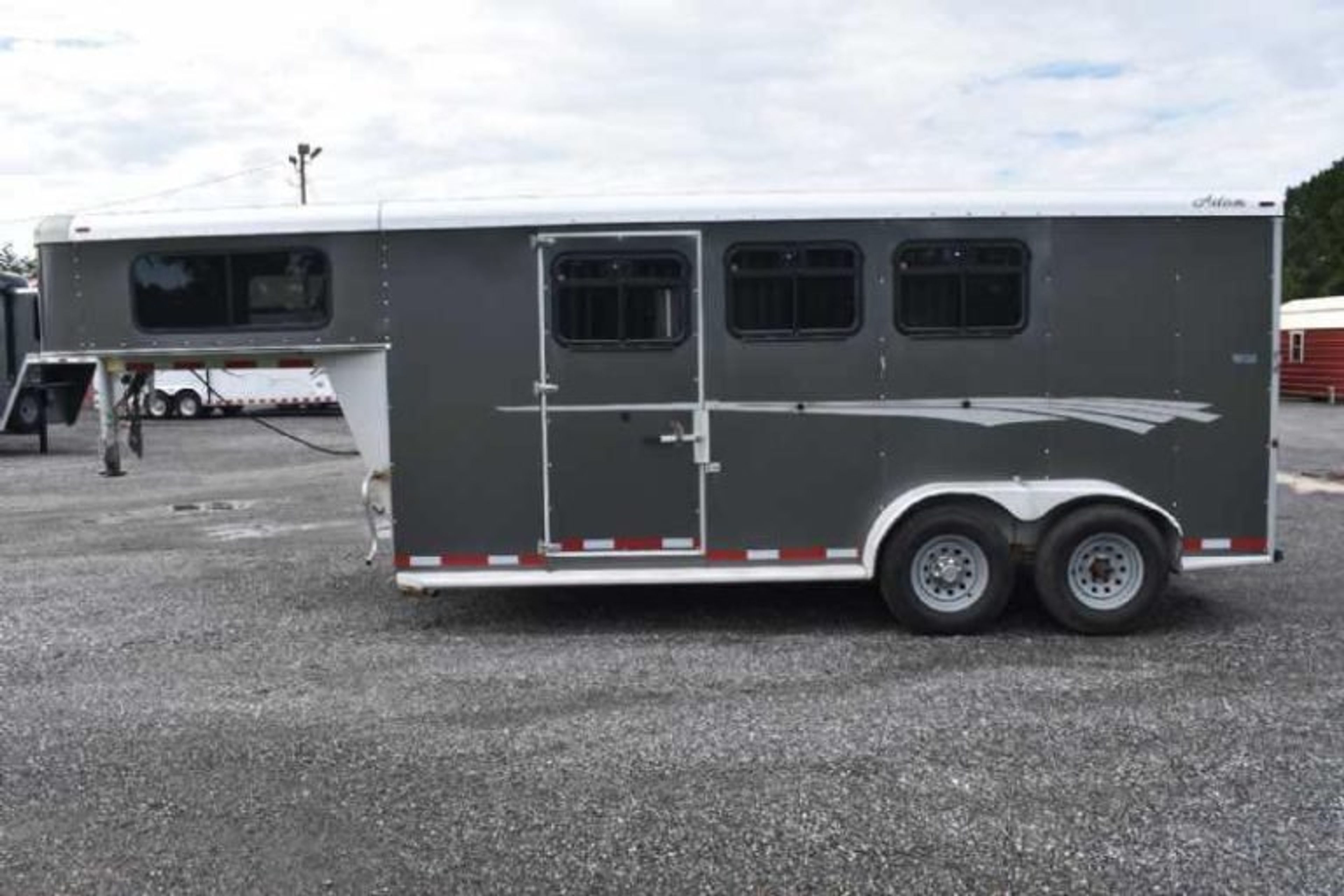 2018 Adam 7304GN 3 Horse Trailer — view 6