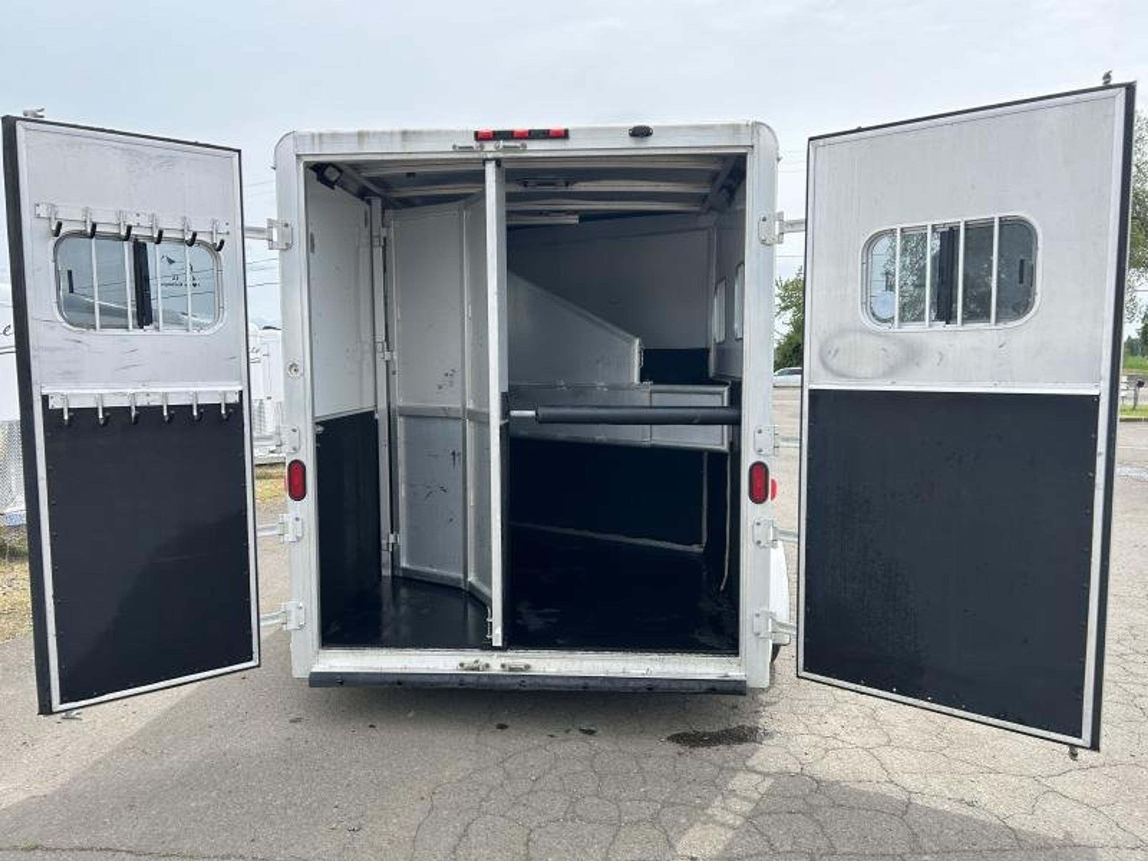 2007 Exiss 2 Horse Trailer — view 3