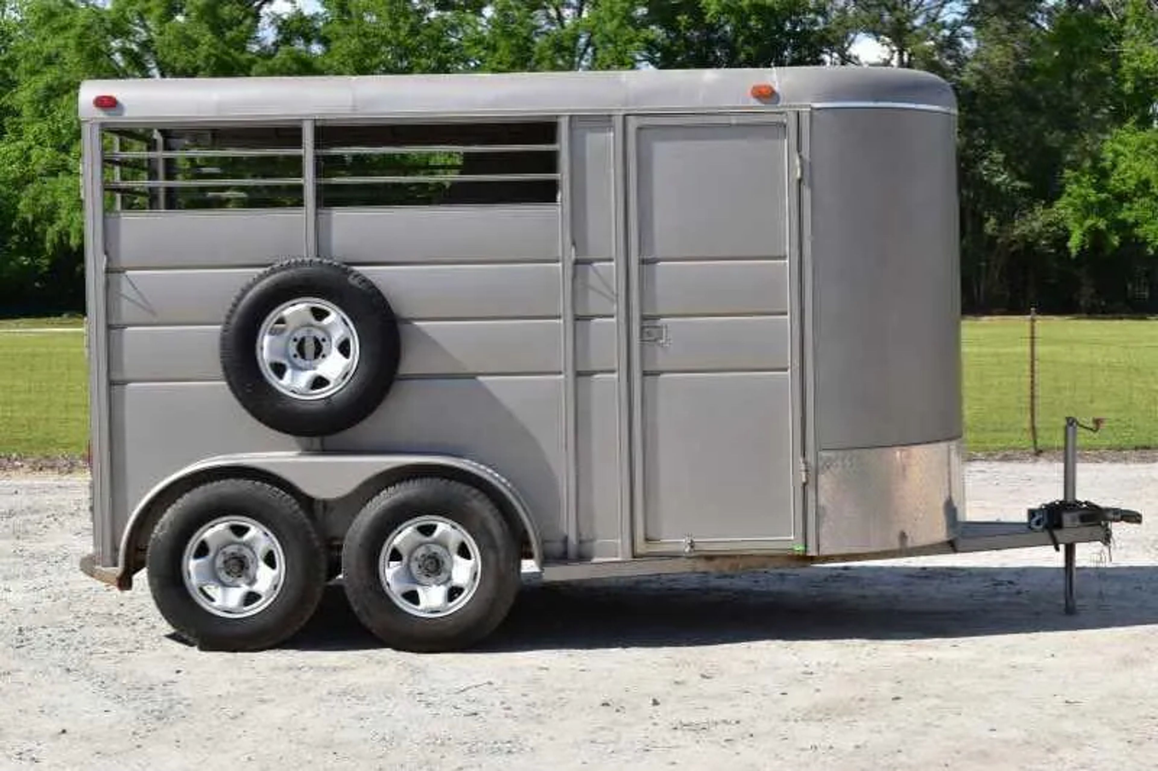 2010 Calico 2 Horse Trailer — view 8