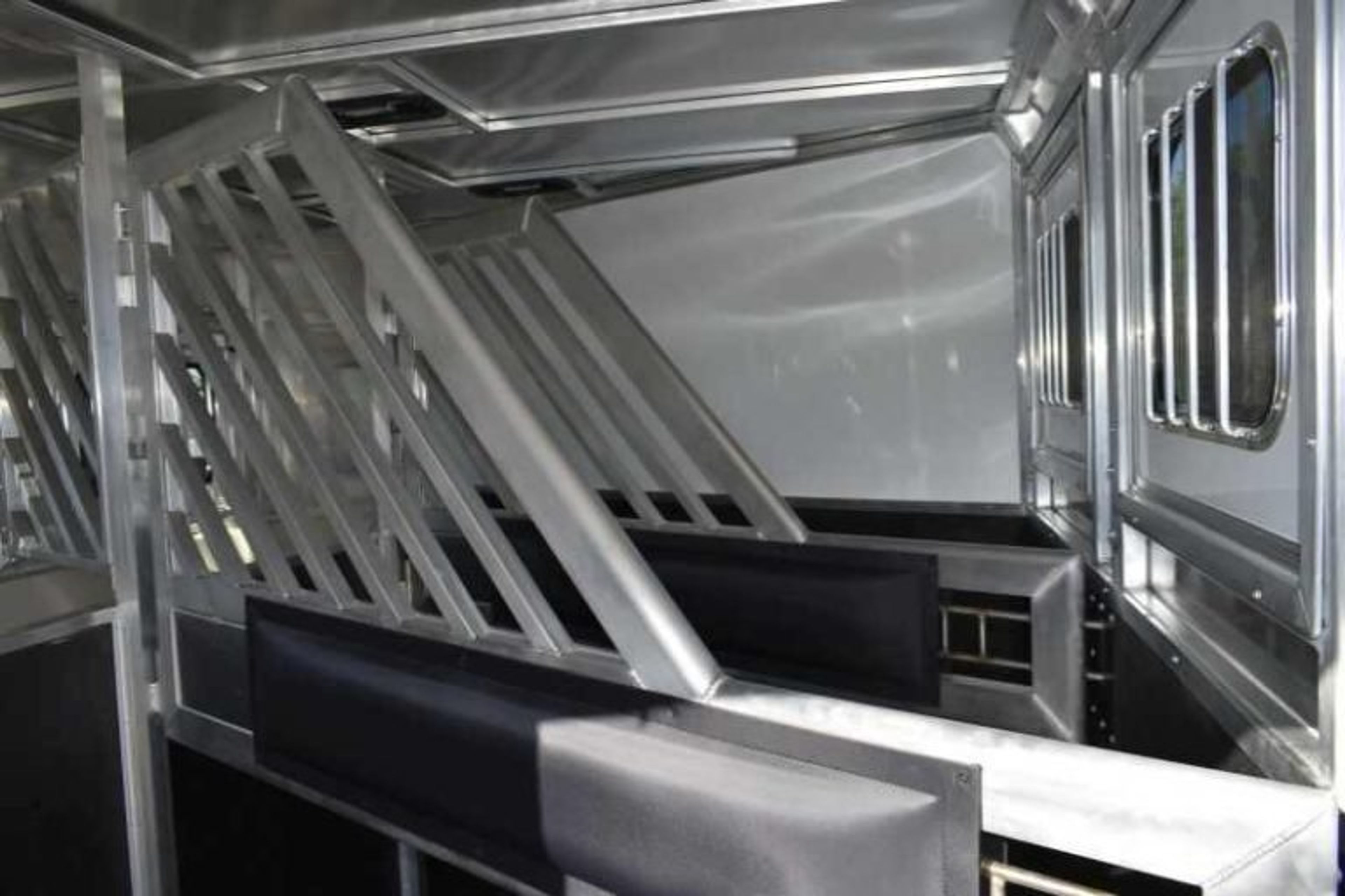 2018 Lakota 83HBPSL 3 Horse Trailer — view 7