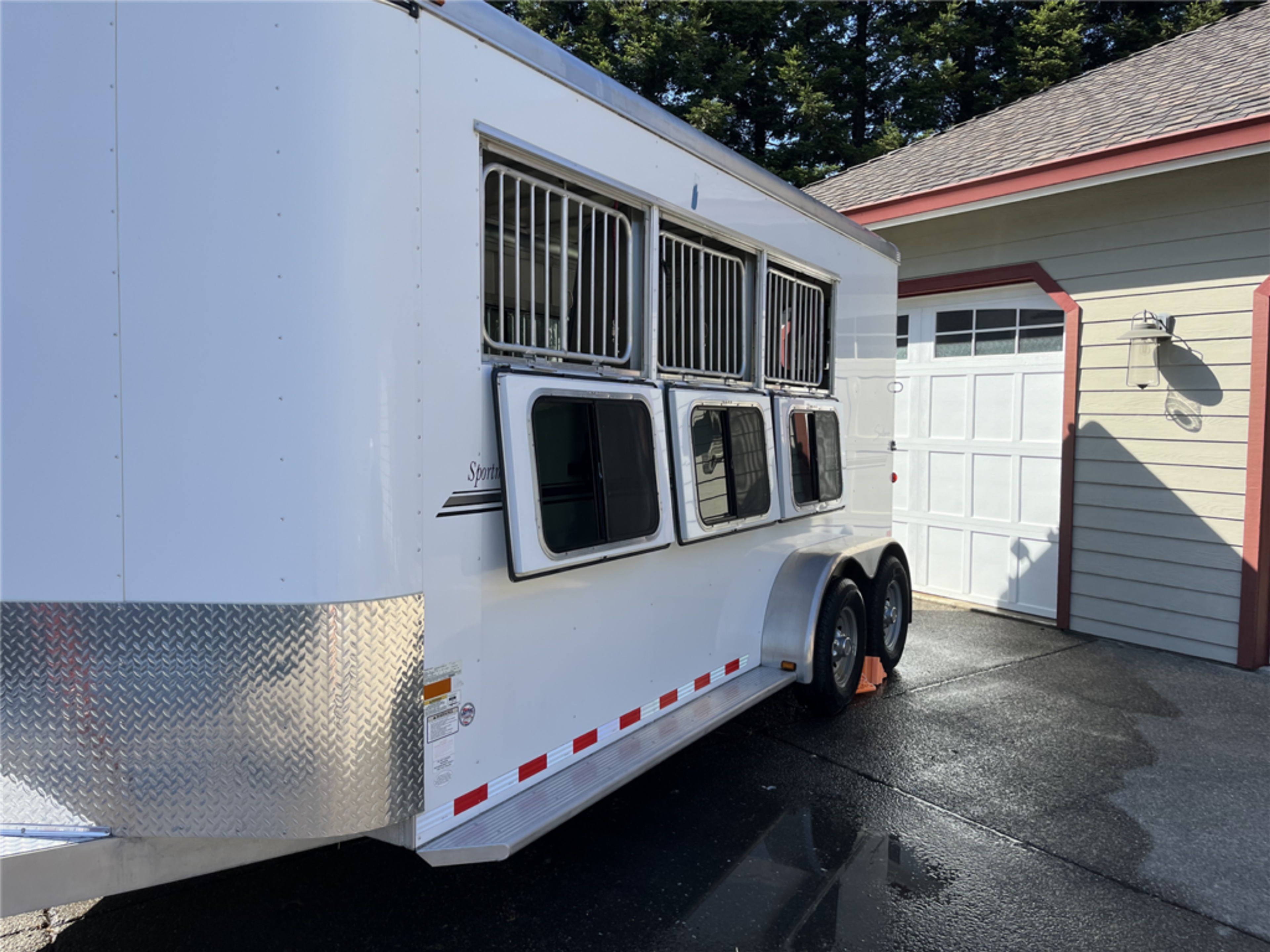 2013 Sundowner Trailers Sportsman 3 Horse Trailer — view 2