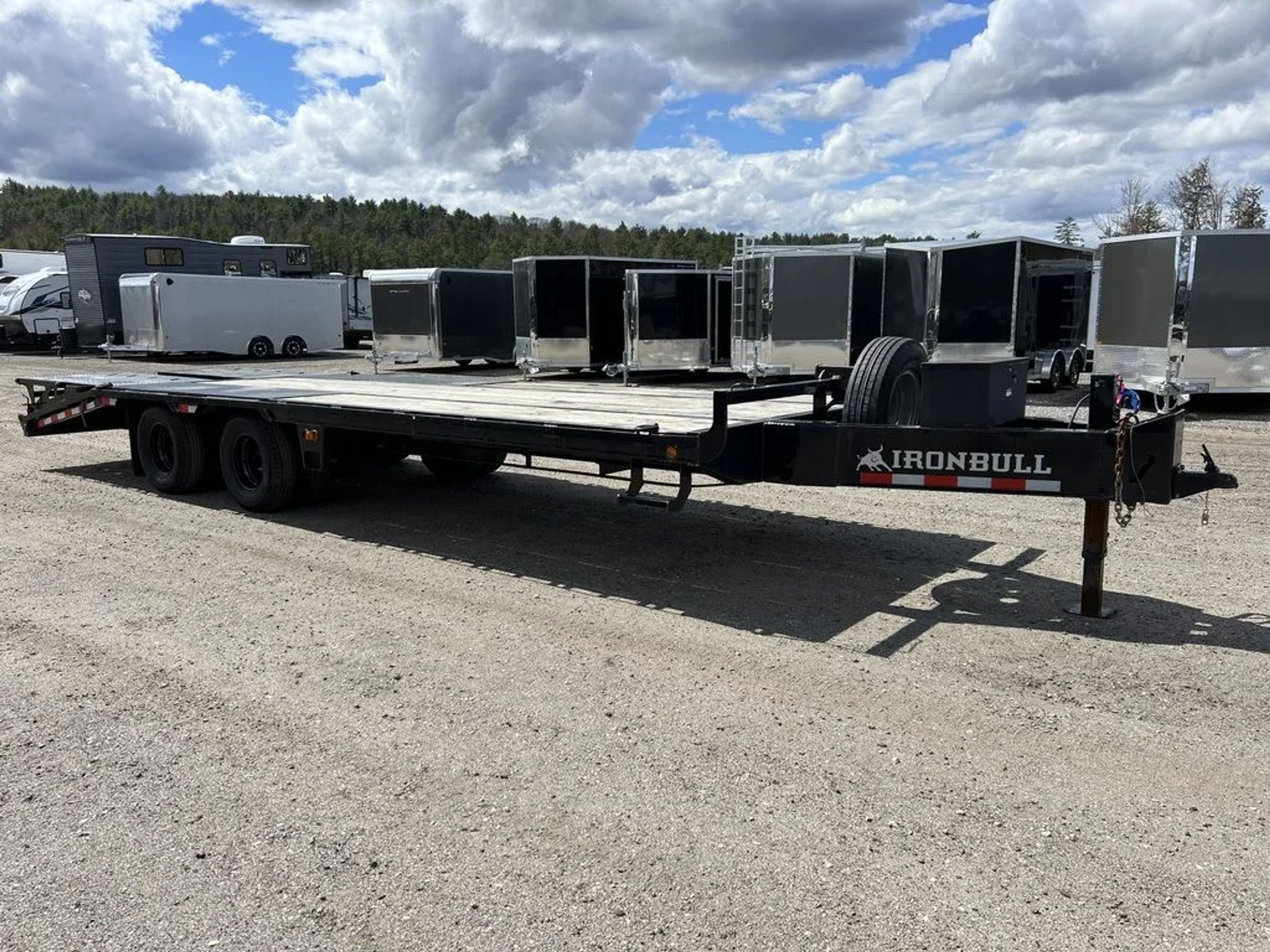 2022 Iron Bull Trailers 8.5×25 22K Deckover Equipment Hauler w/Rampage Ramps — view 3