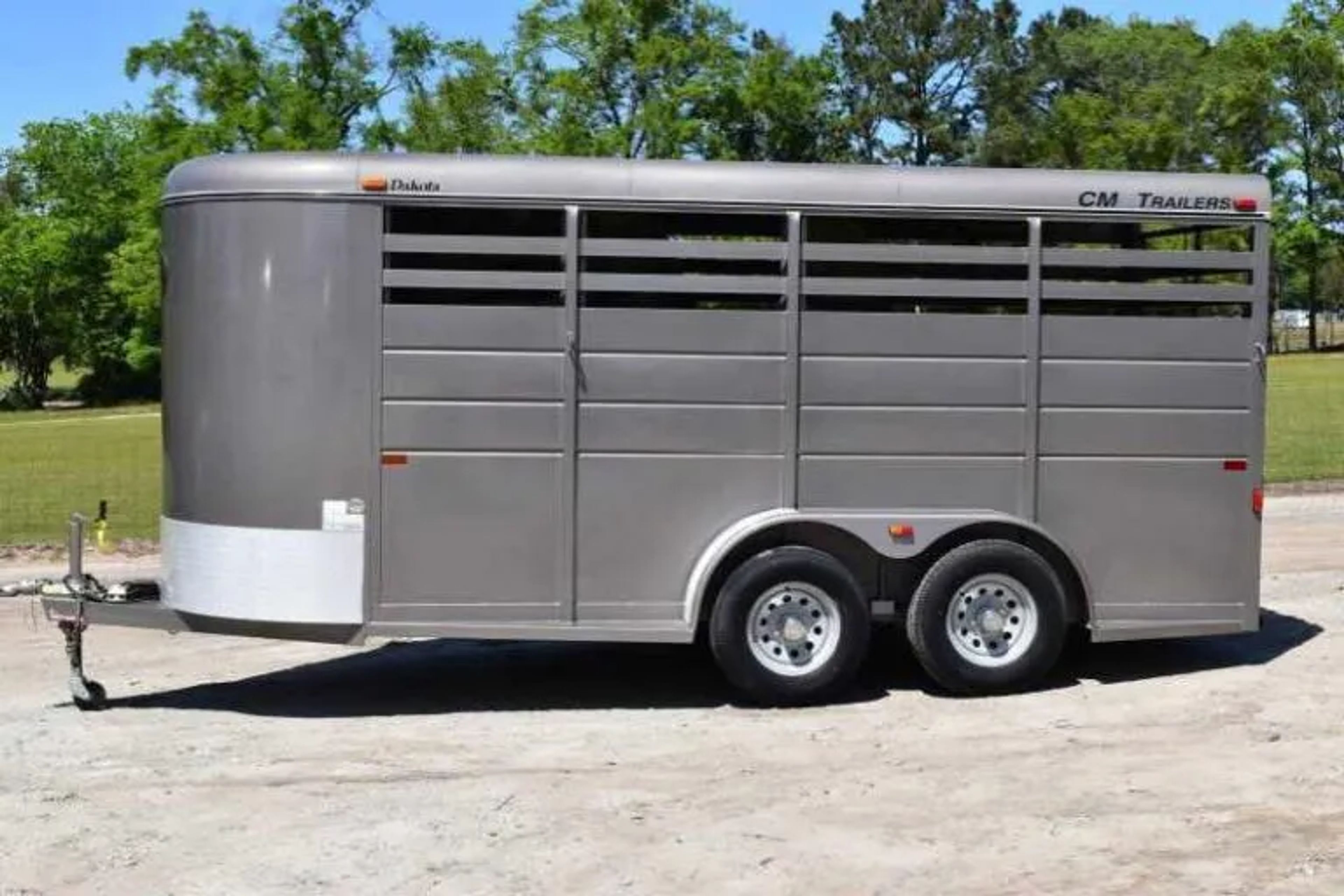 2017 CM 3HSLBP 3 Horse Trailer — view 13