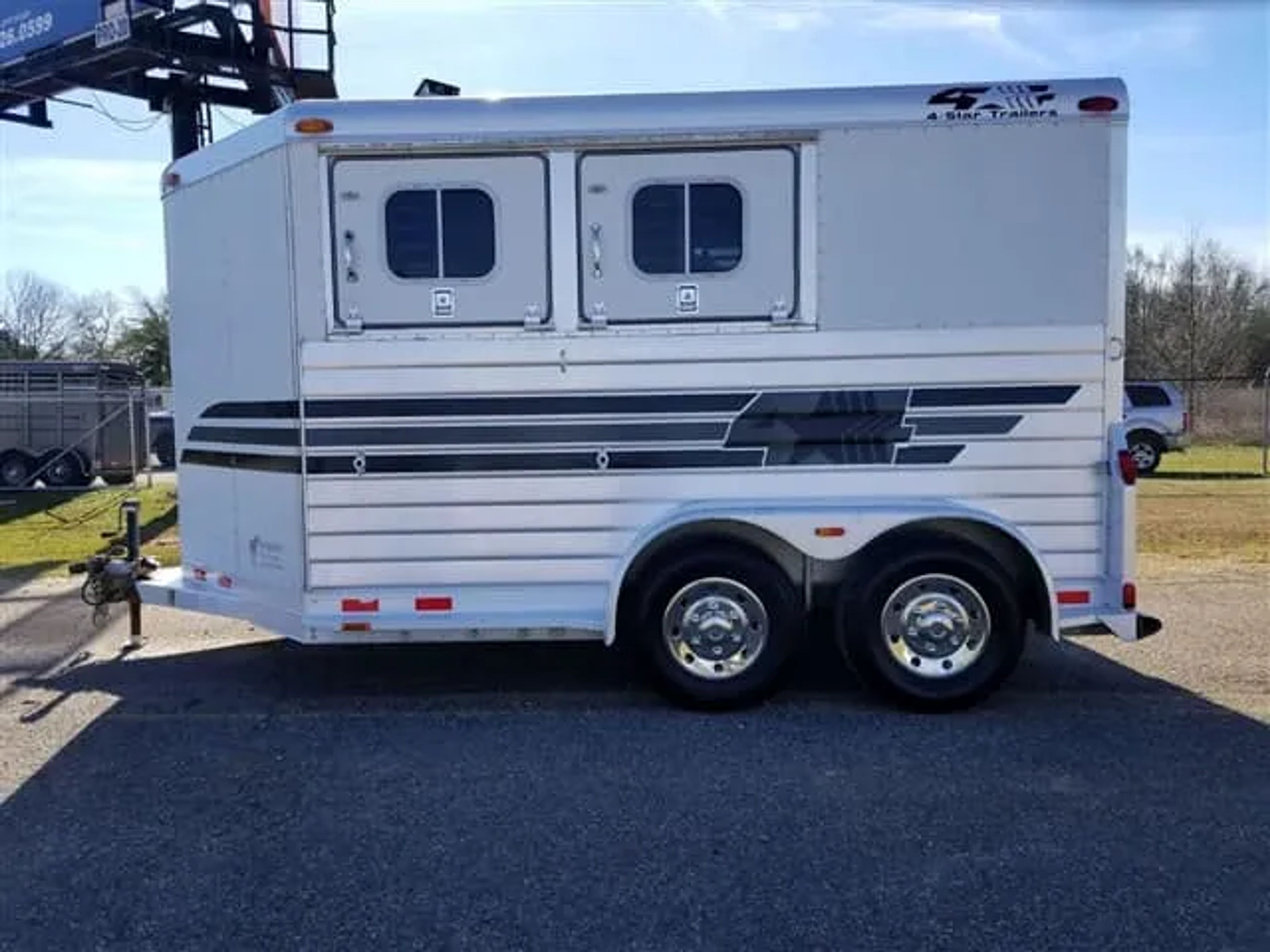 2001 4 Star 2 Horse Bumper Pull Slant Load — view 14