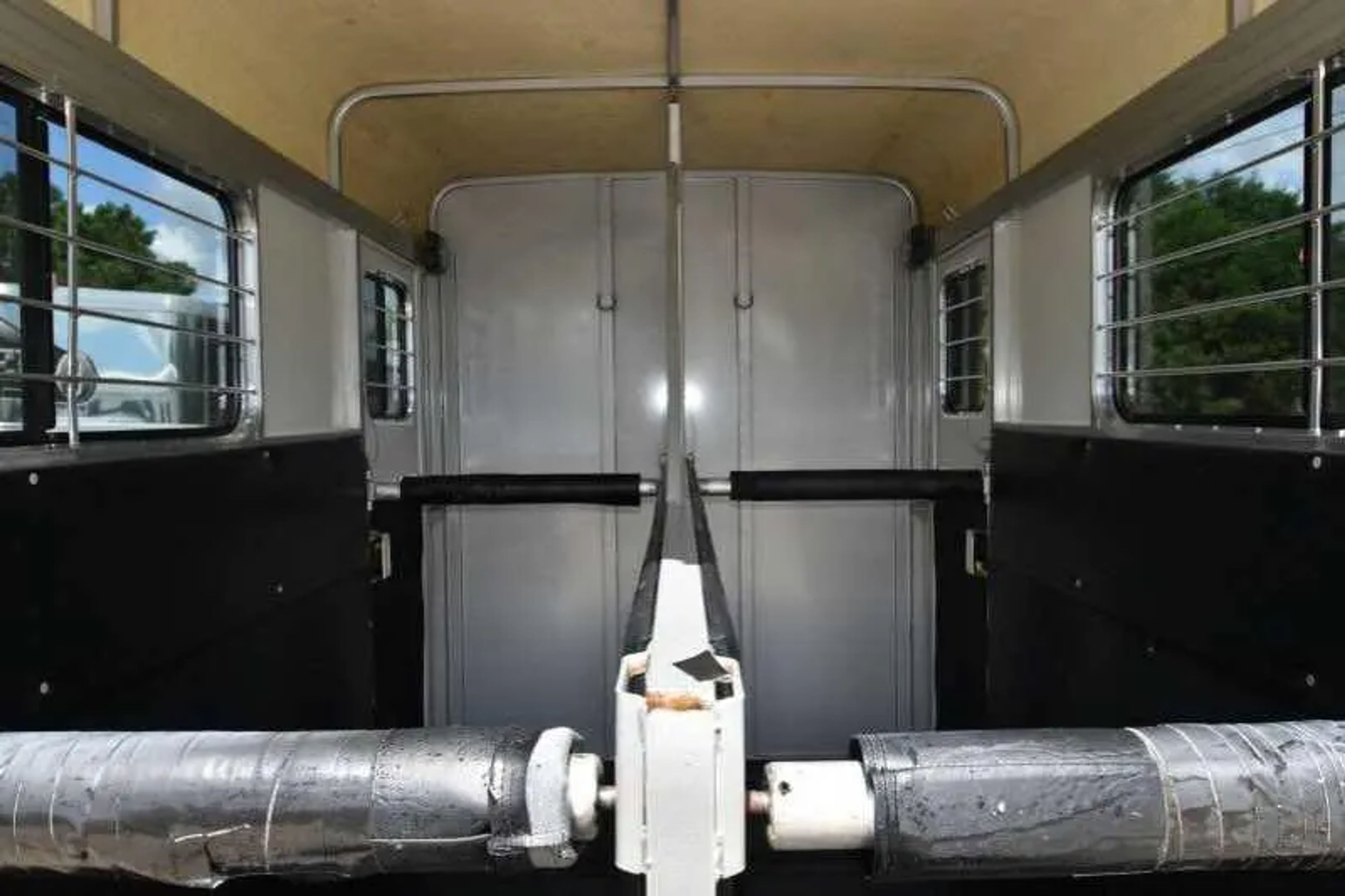 2002 Kiefer Built 2 Horse Bumper Pull — view 19