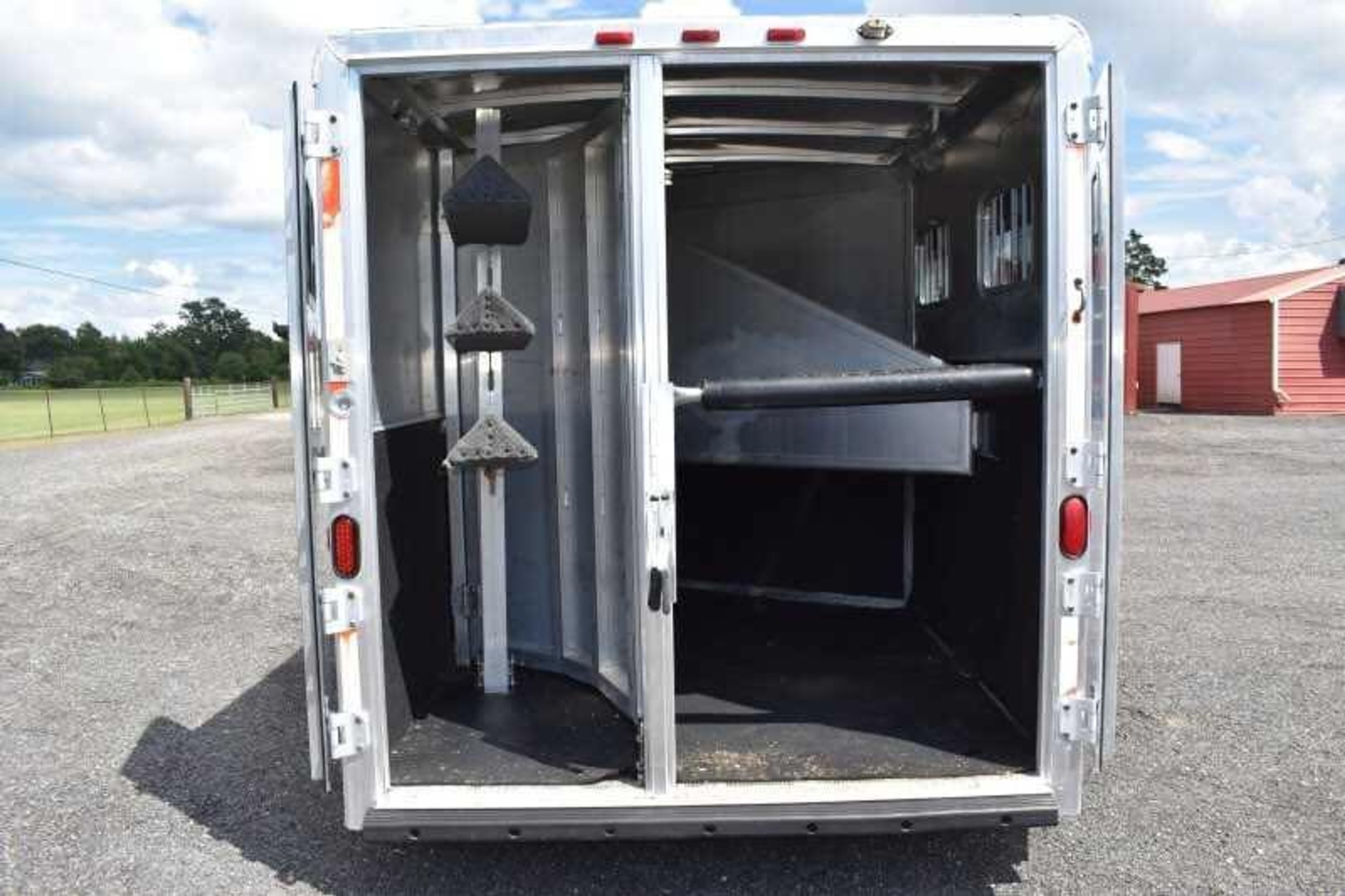 2002 Exiss SS20 2 Horse Trailer — view 11