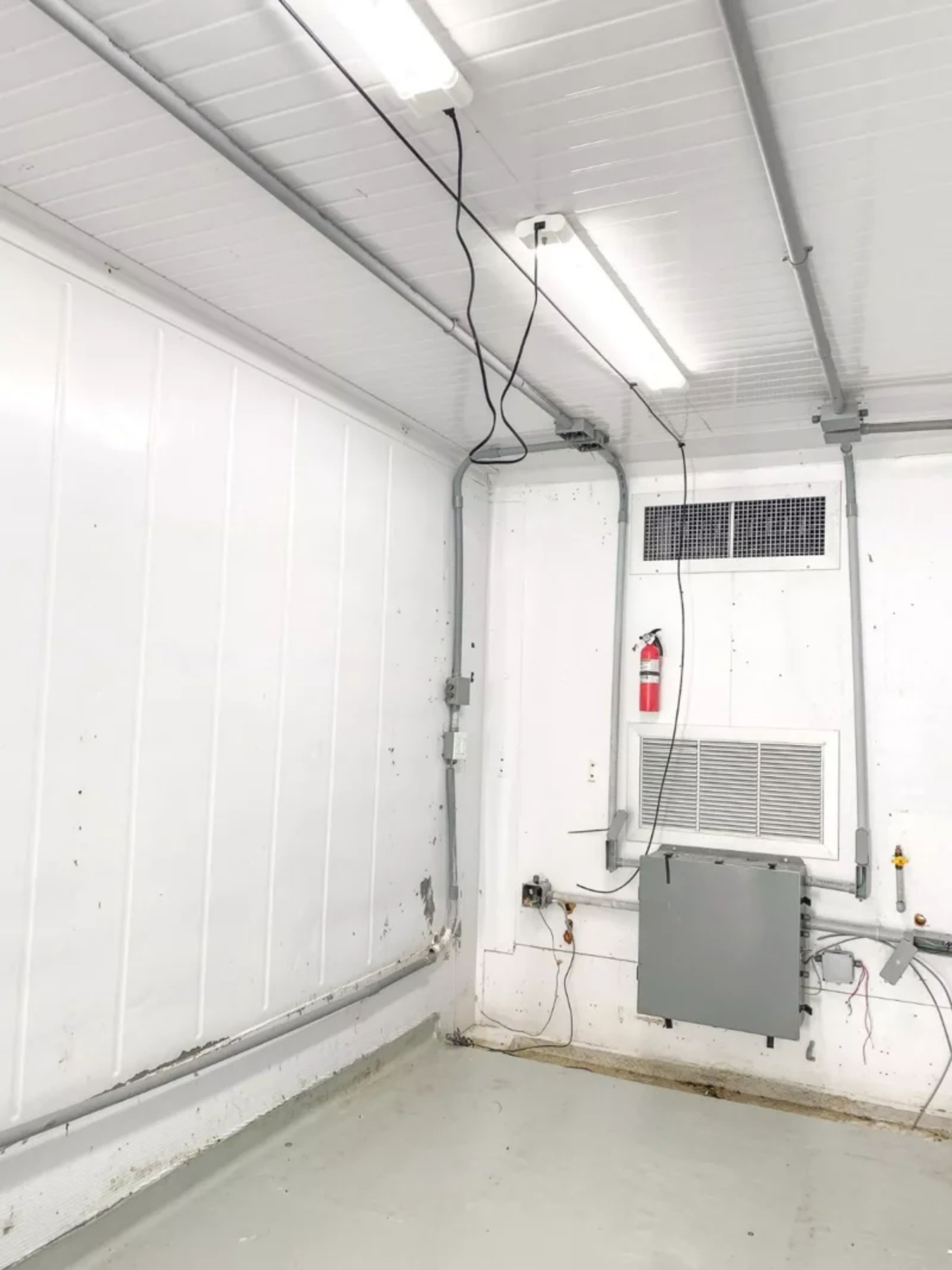 40 Foot High-Cube Insulated Shipping Container with 5 Ton Bard HVAC — view 6
