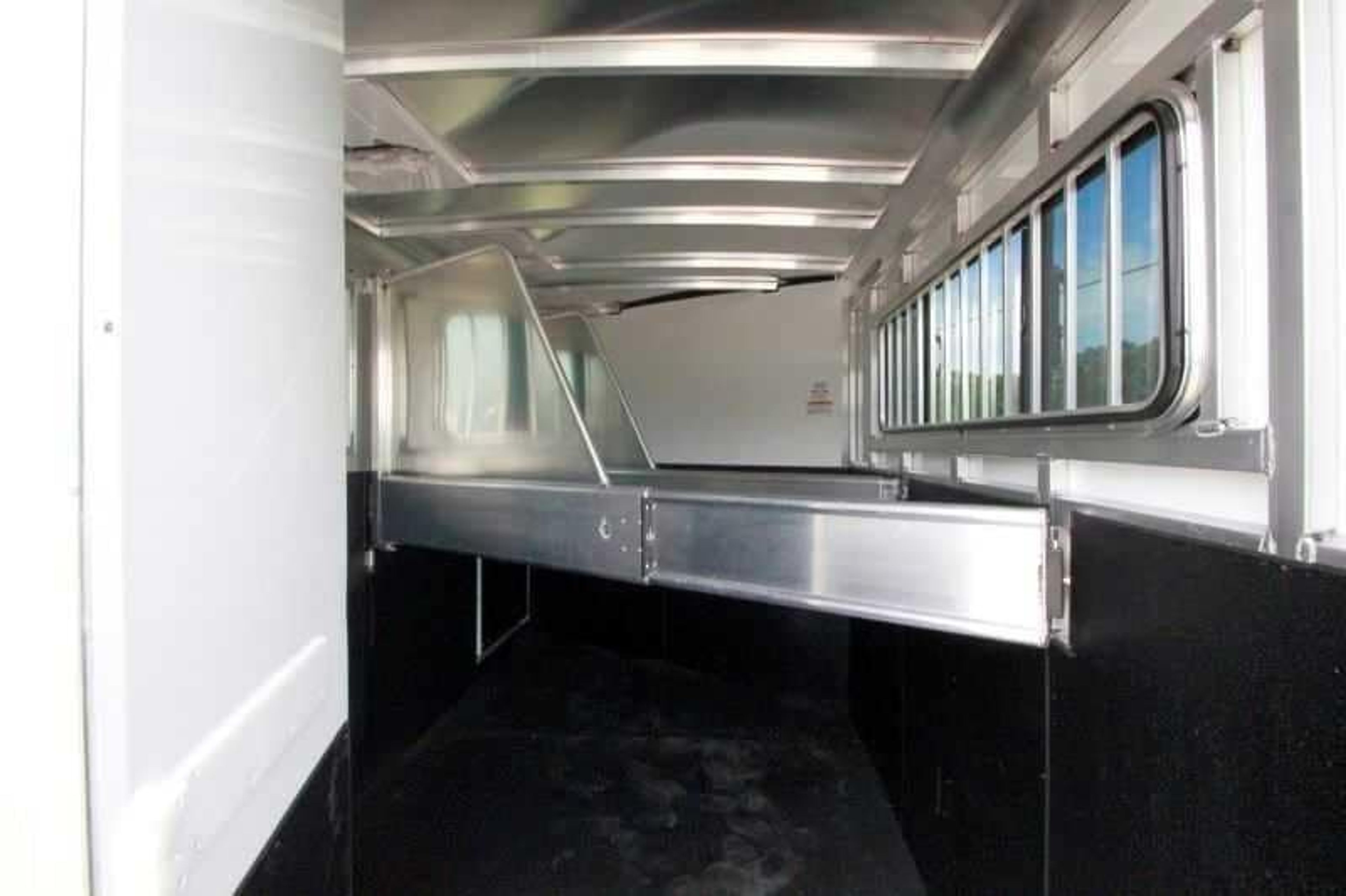 2016 Sundowner 3 Horse Gooseneck — view 12