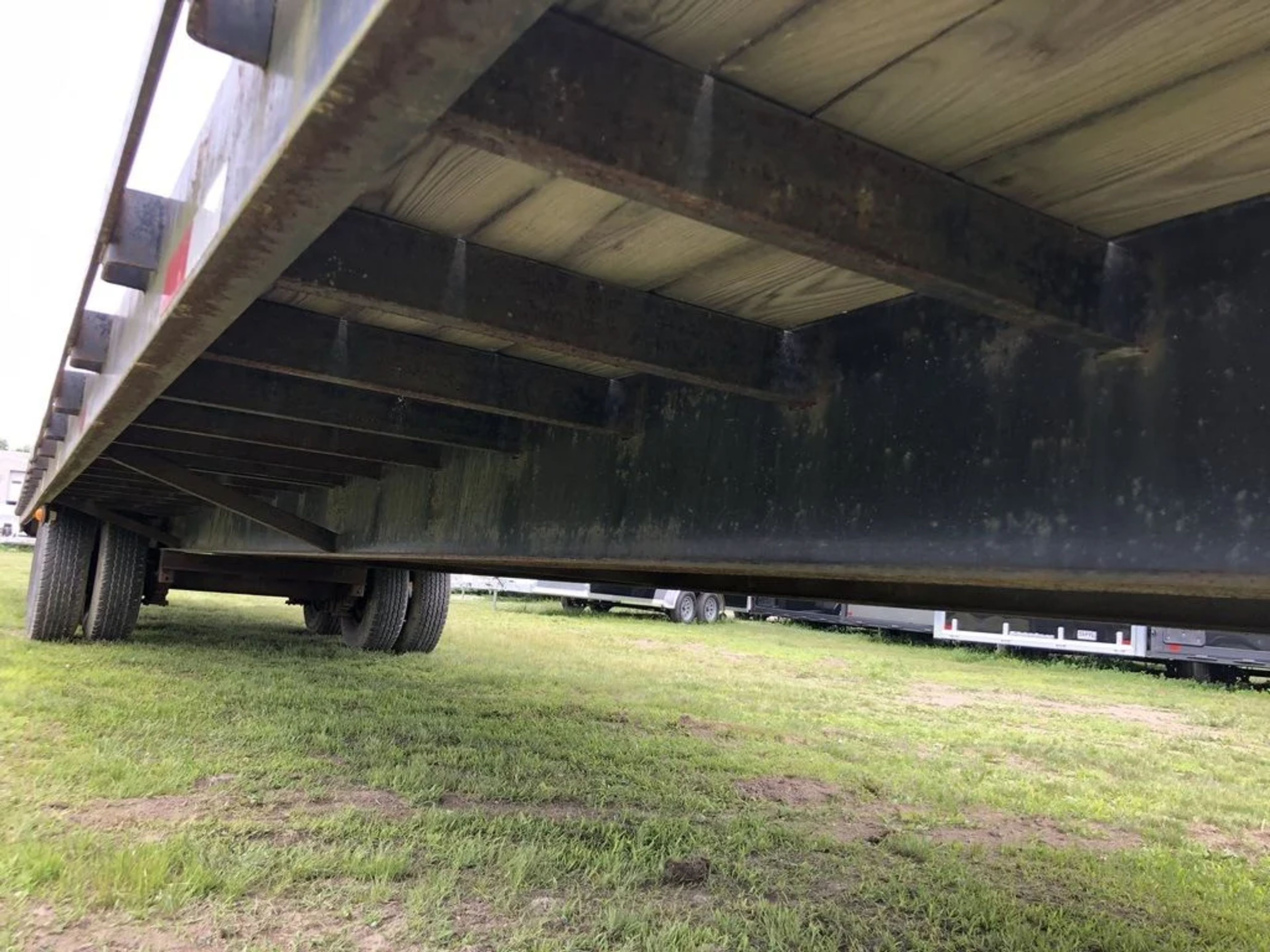 2002 Kaufman Trailers 101X40 Gooseneck Equipment Trailer w/Toolbox — view 2