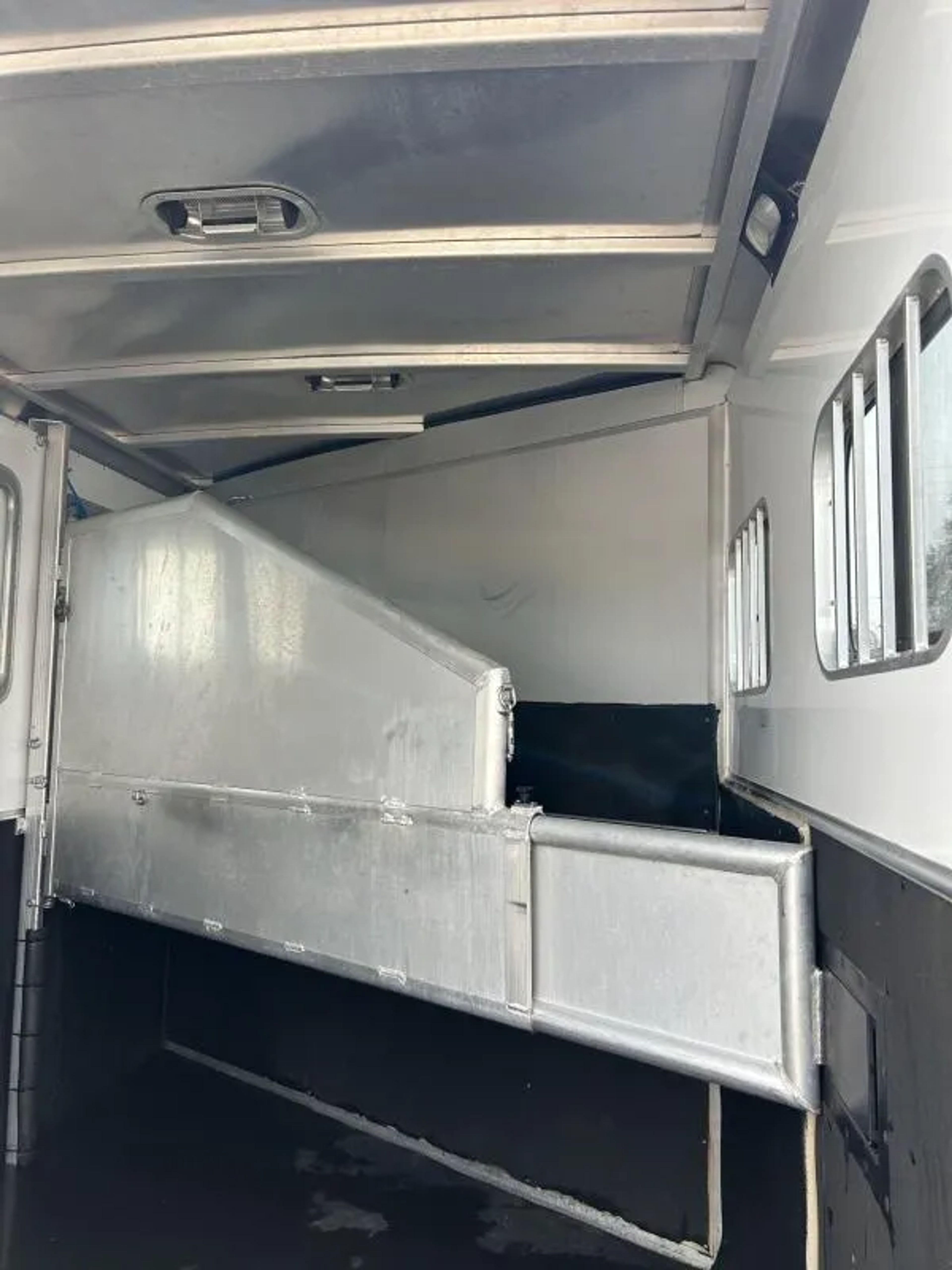2007 Exiss 2 Horse Trailer — view 12