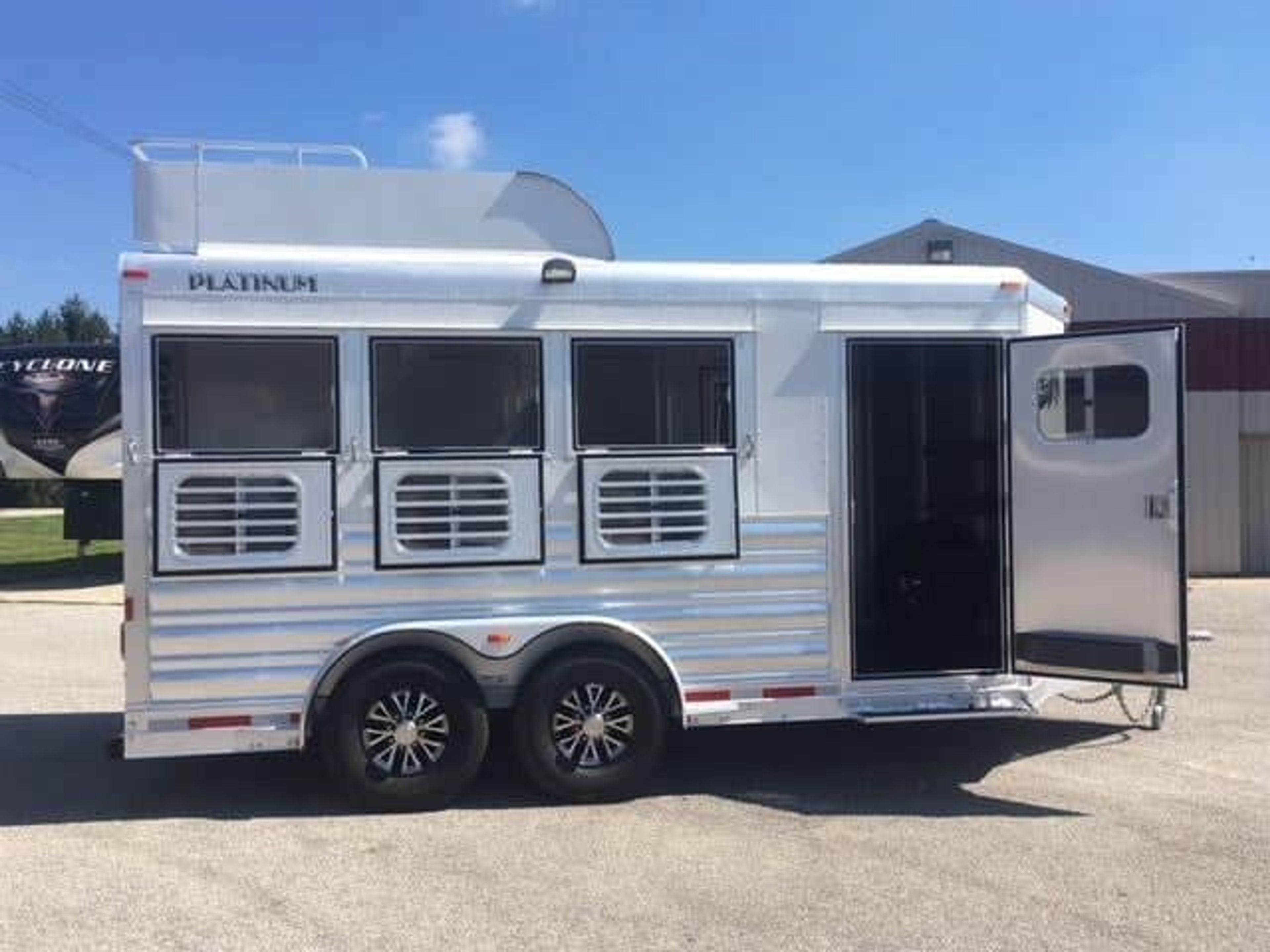 2018 Platinum Coach 3 Horse Bumper Pull — view 4
