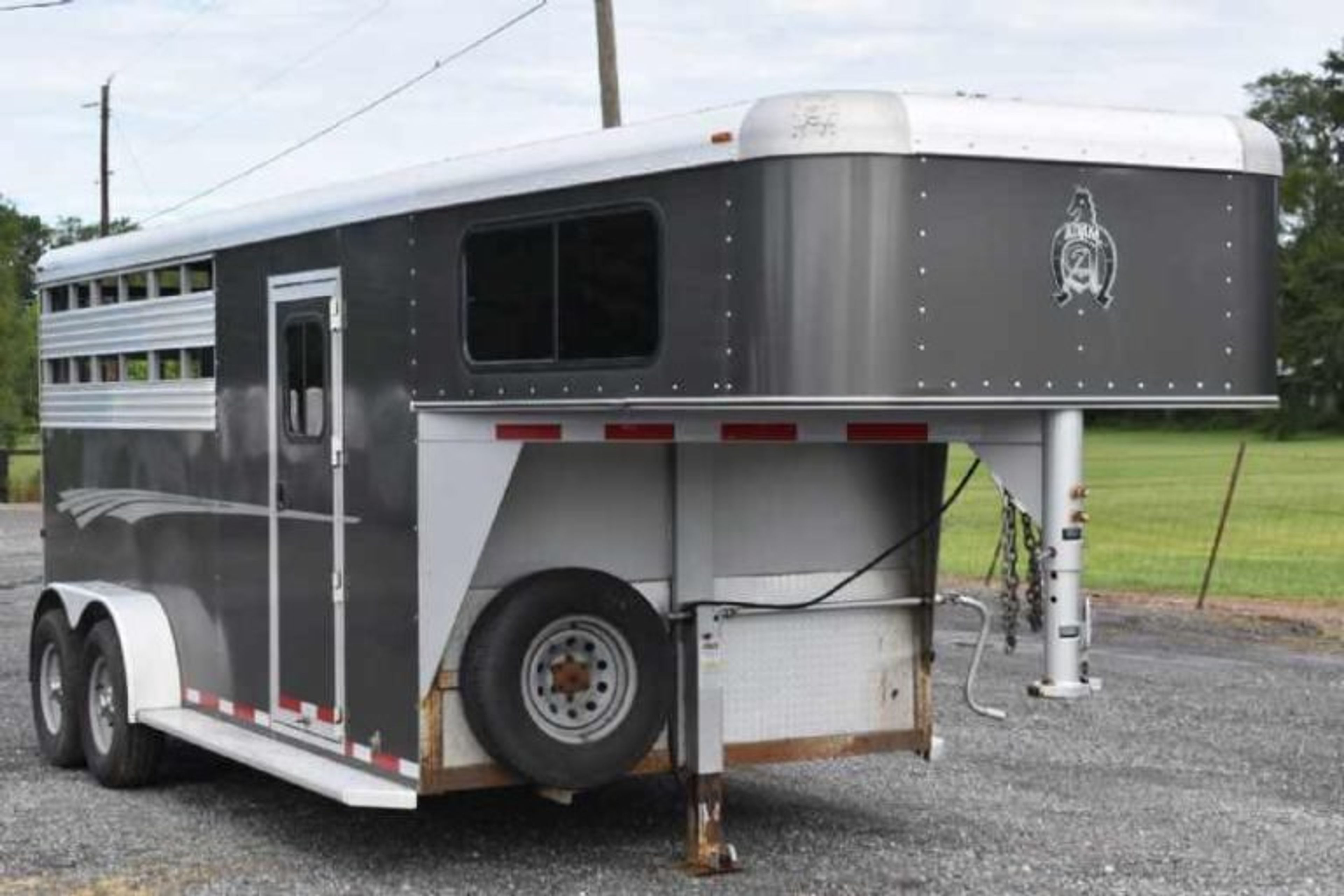 2018 Adam 7304GN 3 Horse Trailer — view 3