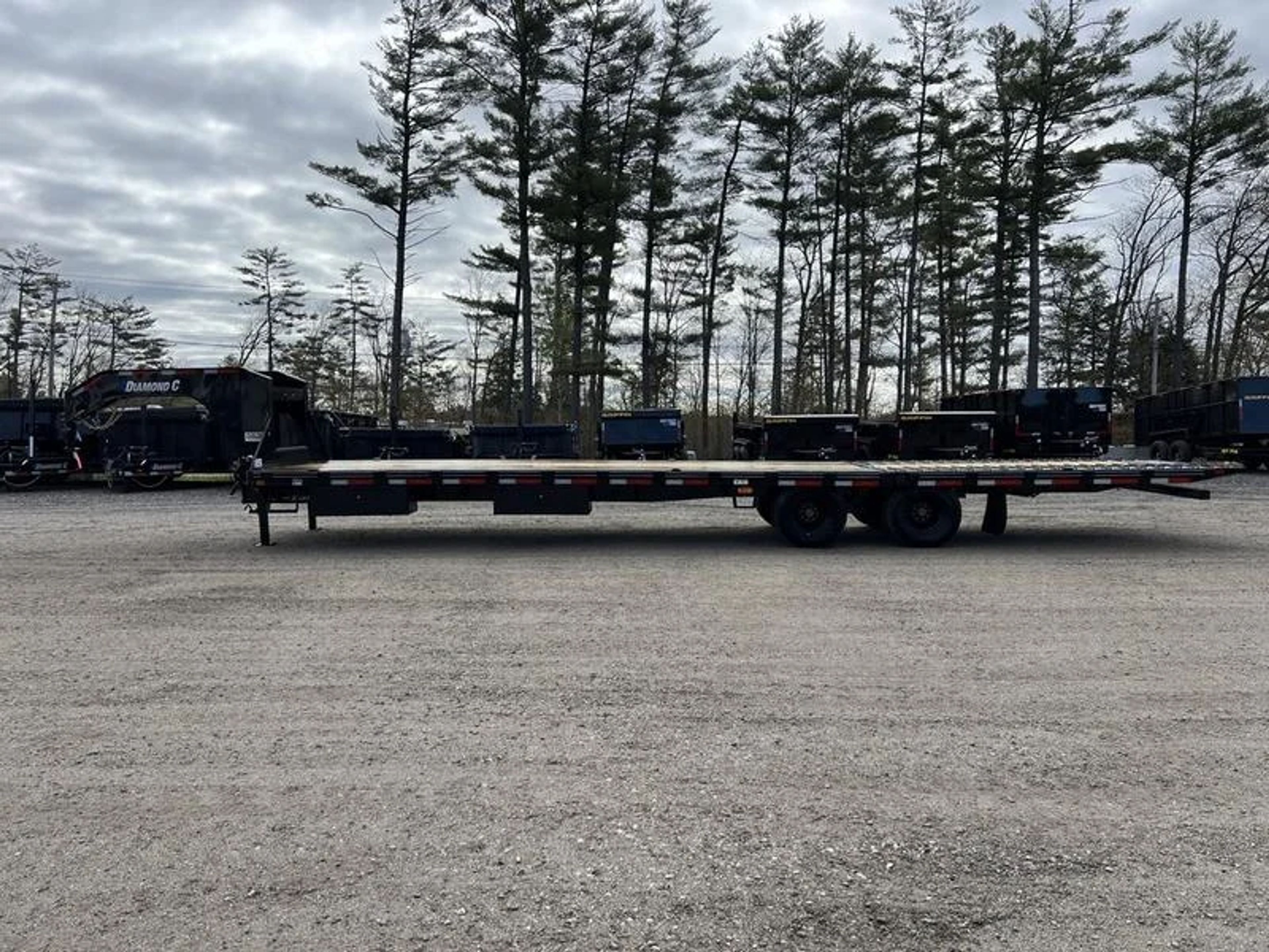 2024 Diamond C 8.5×35 25K Gooseneck Equipment Trailer w/Spare Mount — view 3