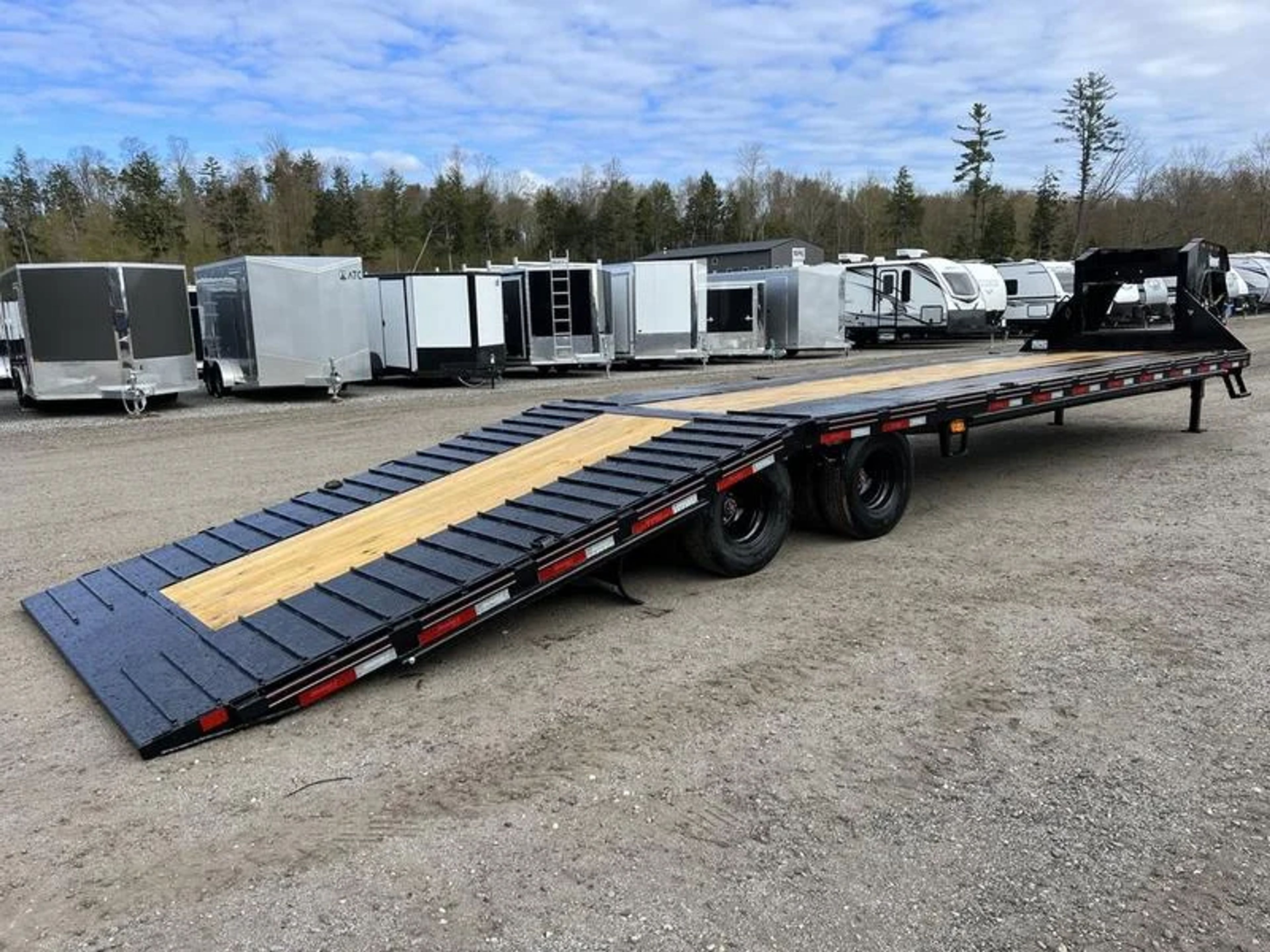 2024 Diamond C 8.5×35 25K Gooseneck Equipment Trailer w/Spare Mount — view 8