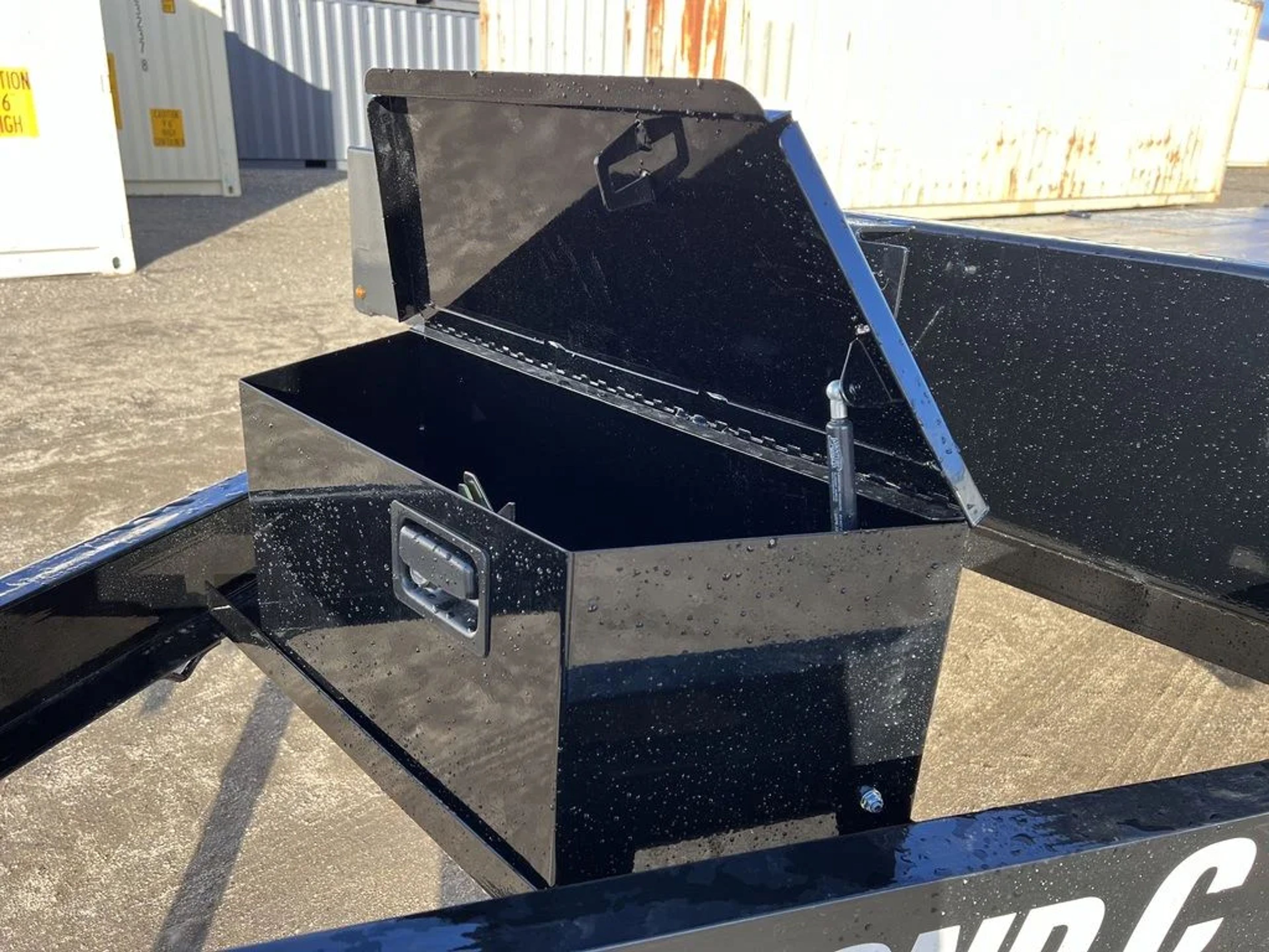 2024 Diamond C 8.5×22 7K Deckover Trailer w/Slide-In Ramps — view 9