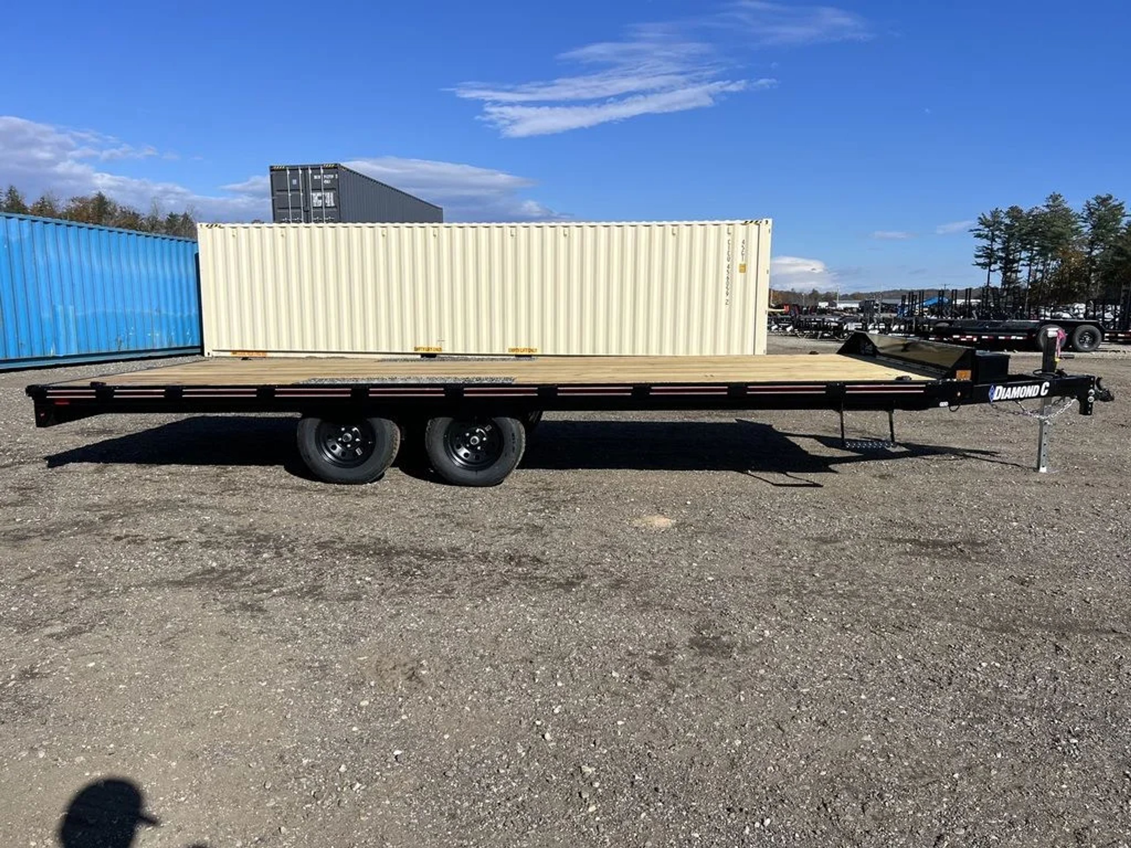 2024 Diamond C 8.5×20 7K Deckover Trailer w/Slide-In Ramps — view 11