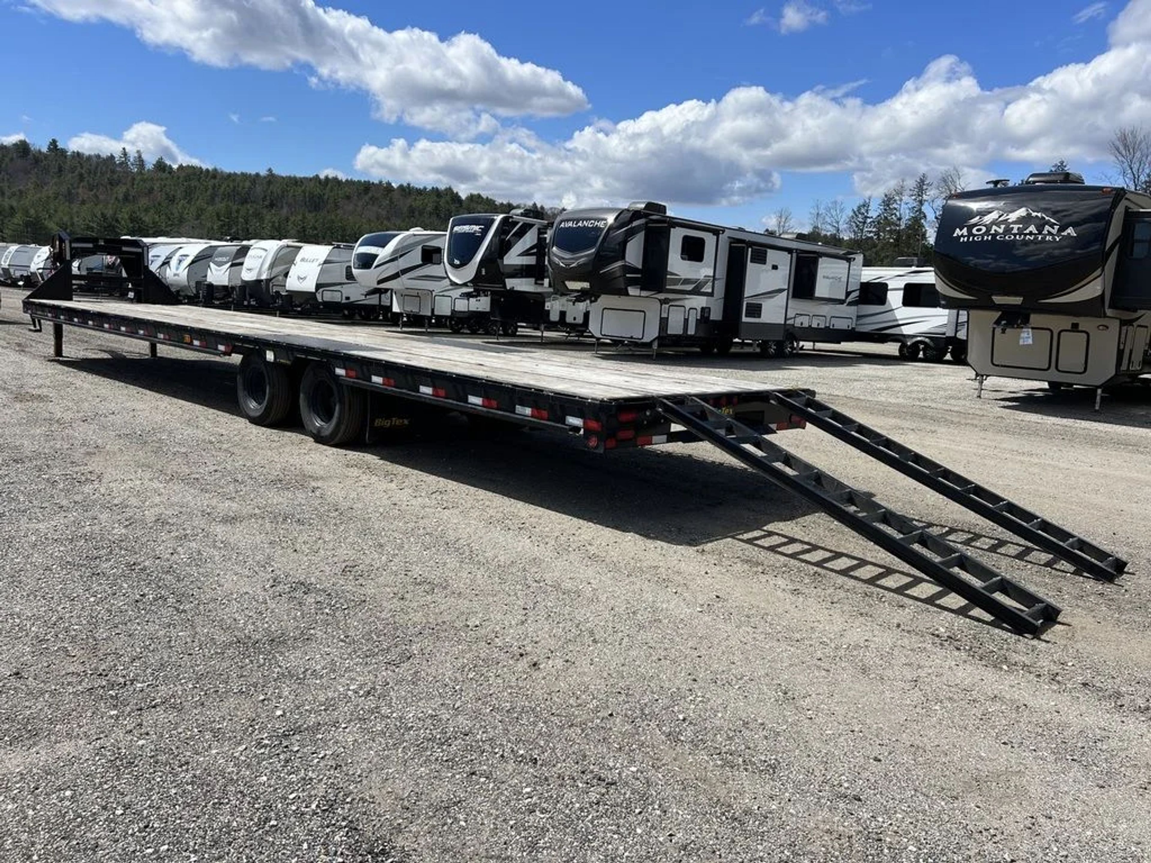 2023 Big Tex Trailers 8.5×40 25K HD Gooseneck Equipment w/Slide-Out Ramps — view 2
