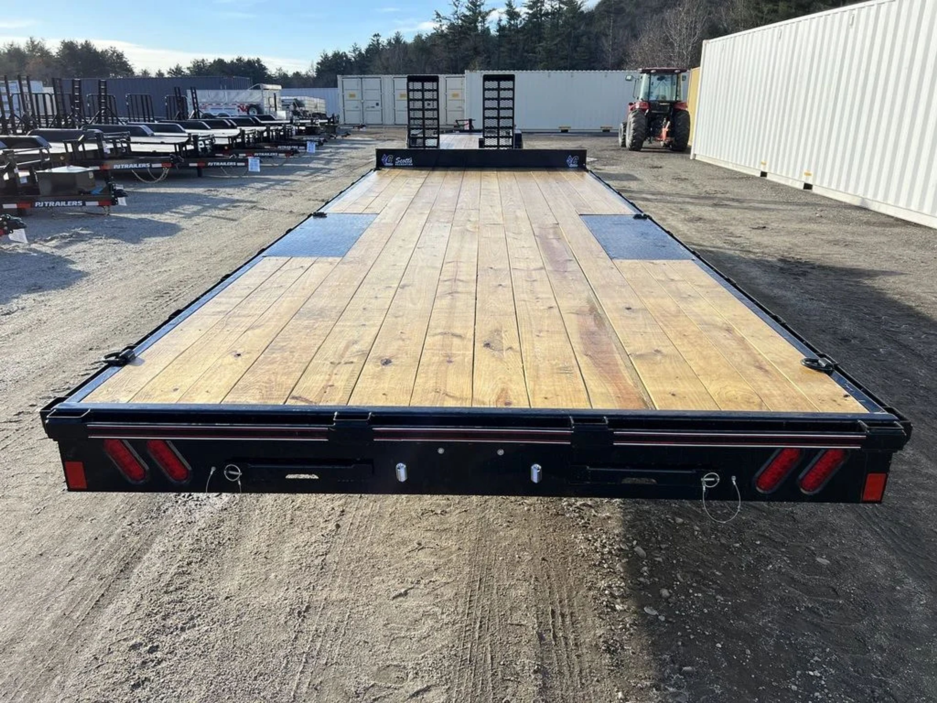 2024 Diamond C 8.5×22 7K Deckover Trailer w/Slide-In Ramps — view 4