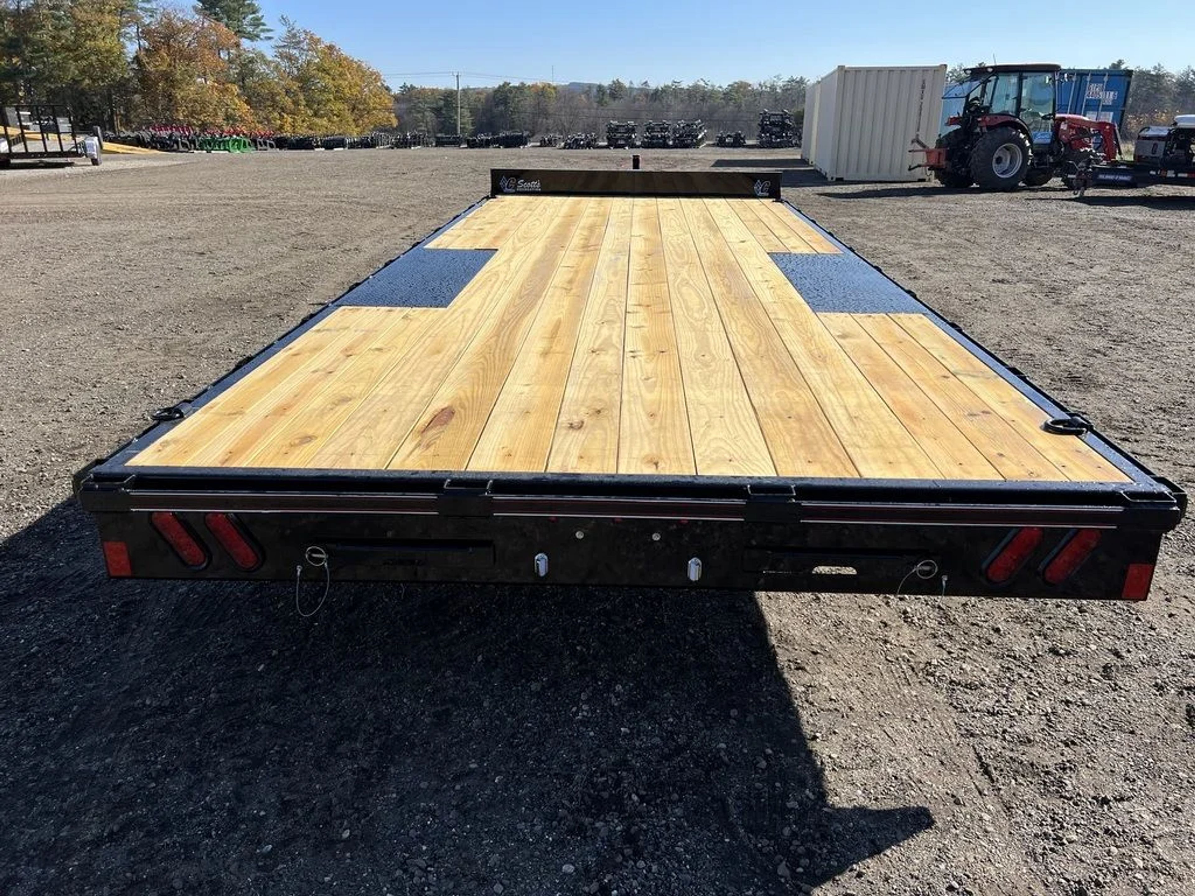 2024 Diamond C 8.5×20 7K Deckover Trailer w/Slide-In Ramps — view 12