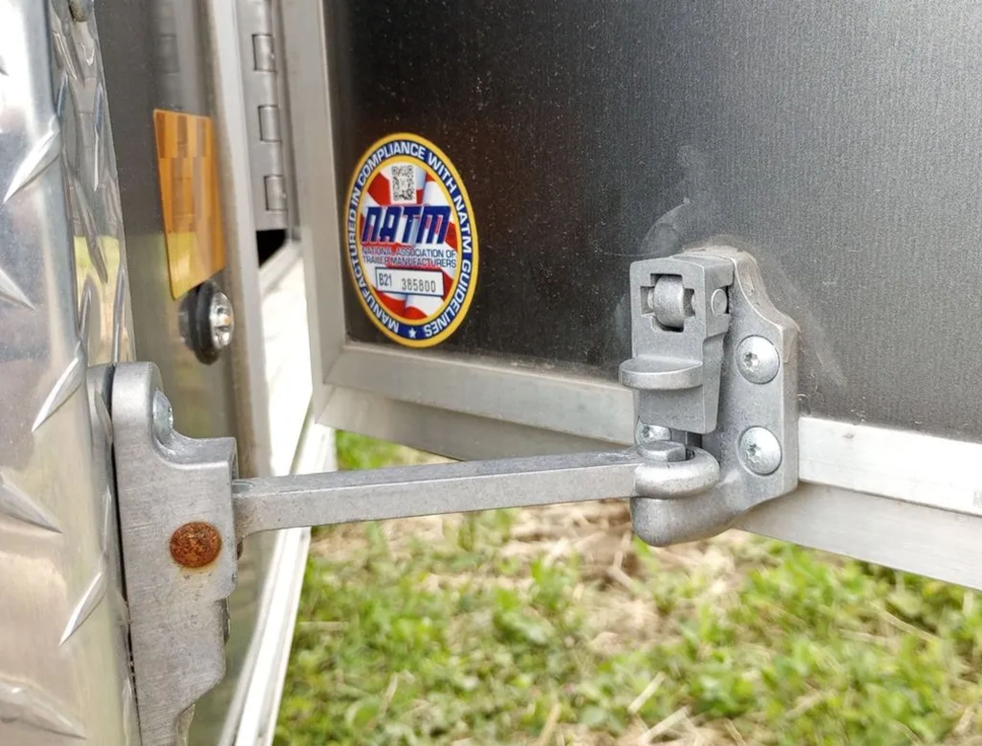 2022 Sno Pro Trailers 101×12 Aluminum Hybrid 2.0 w/Tapered Ramp, Mats & Guides — view 7