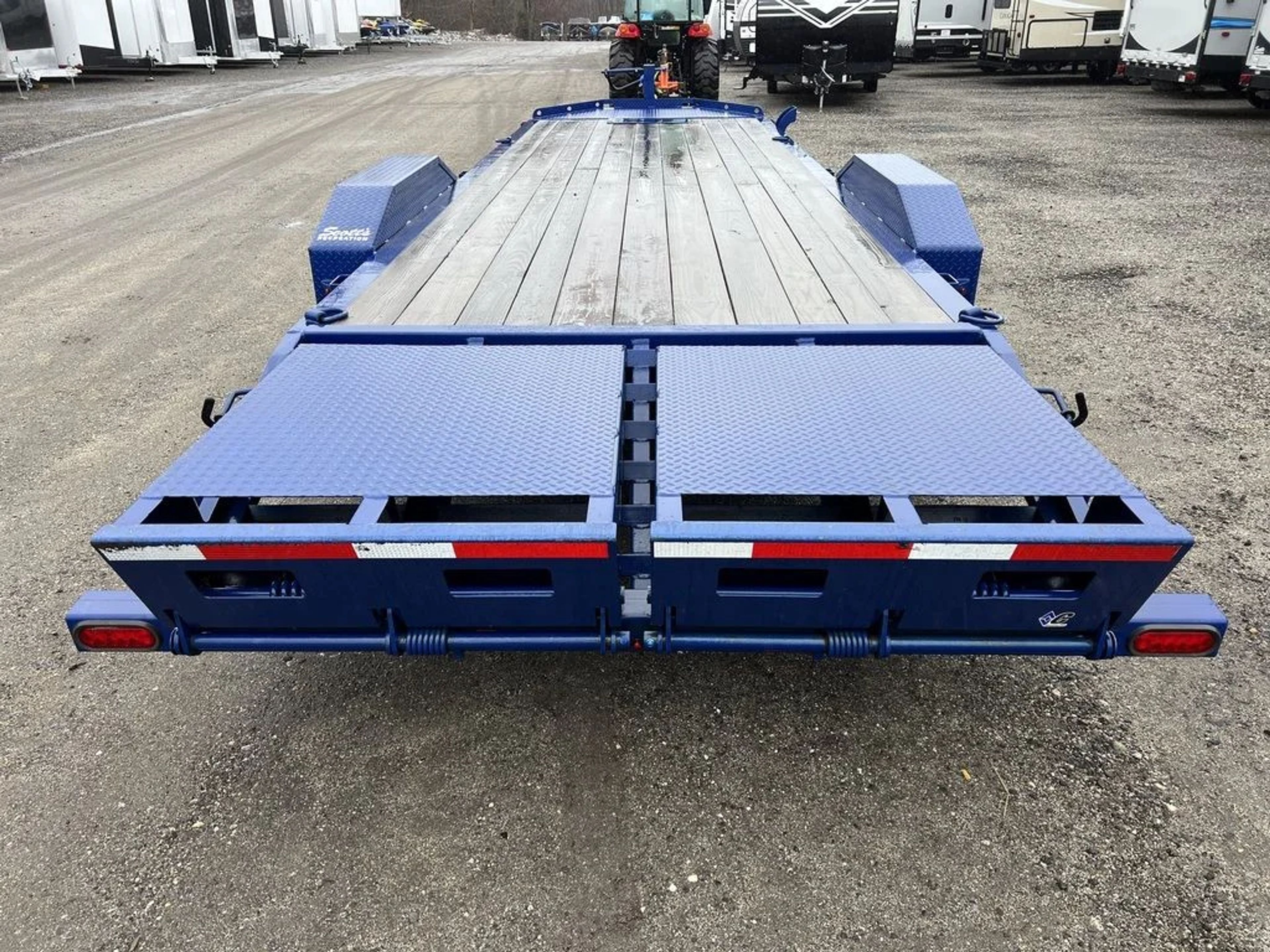 2022 Diamond C 7×24 20K Low Profile Equipment Trailer w/Max Ramps — view 3