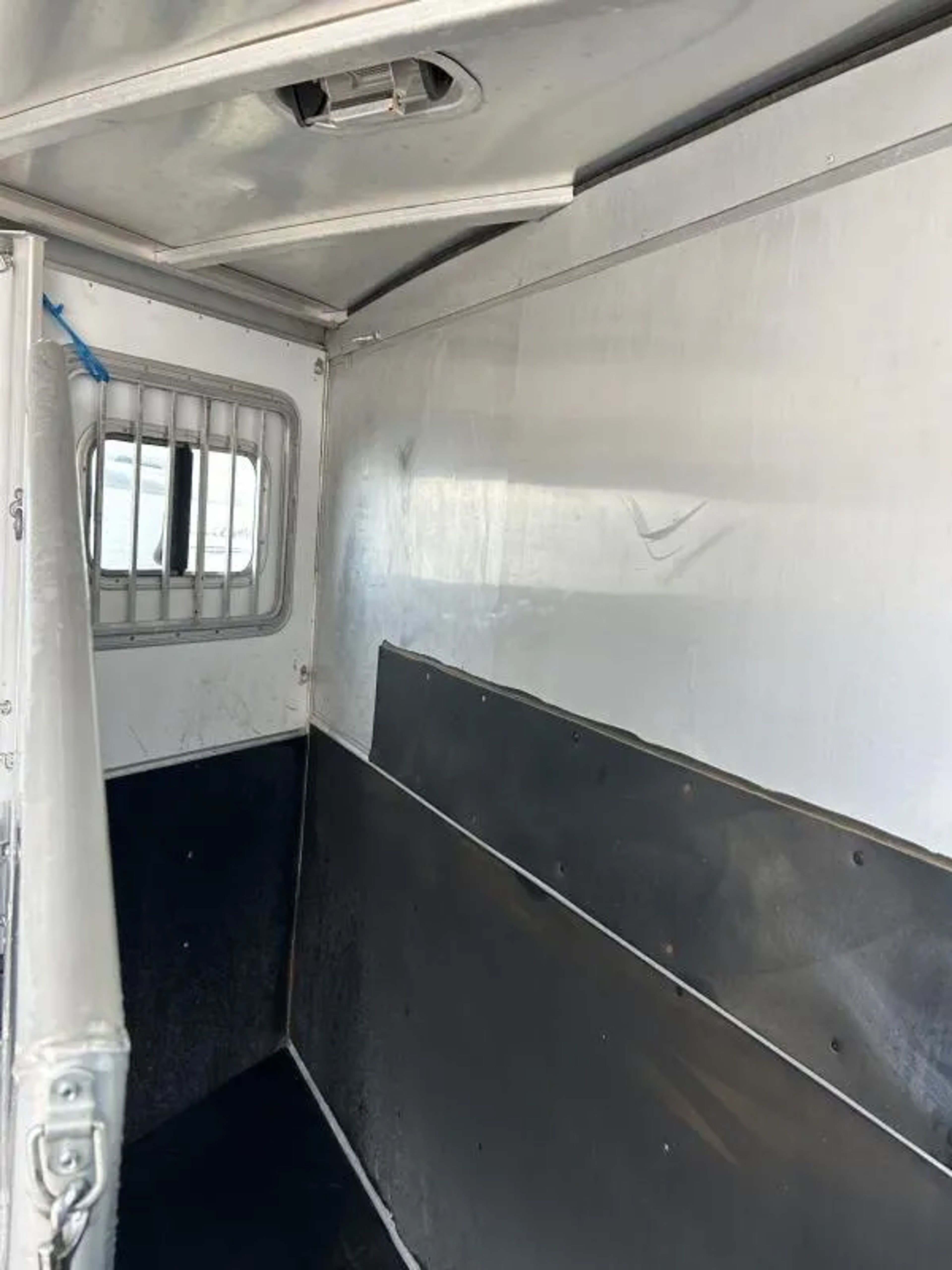 2007 Exiss 2 Horse Trailer — view 10