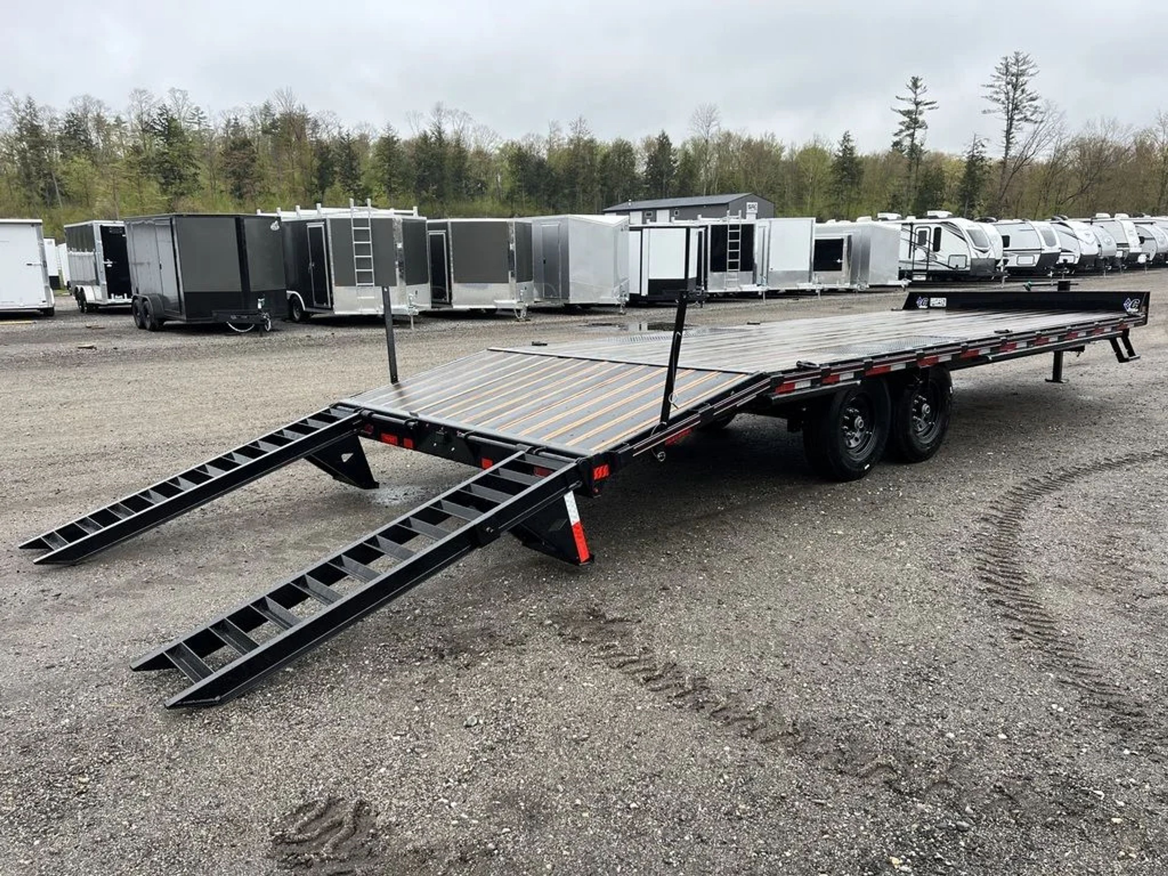 2024 Diamond Deckover Equipment Trailer — view 4