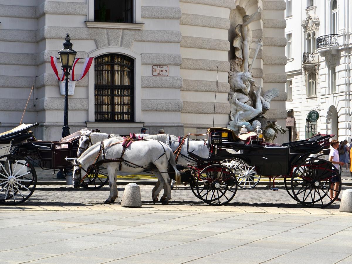 Statue of carriage drawn by 6 horses in Jerez 