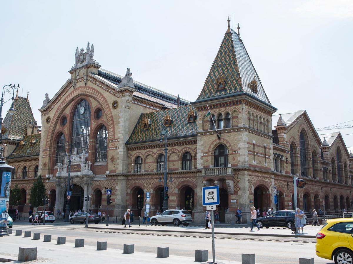 Iconic Heritage AC Flat at the Heart of Budapest