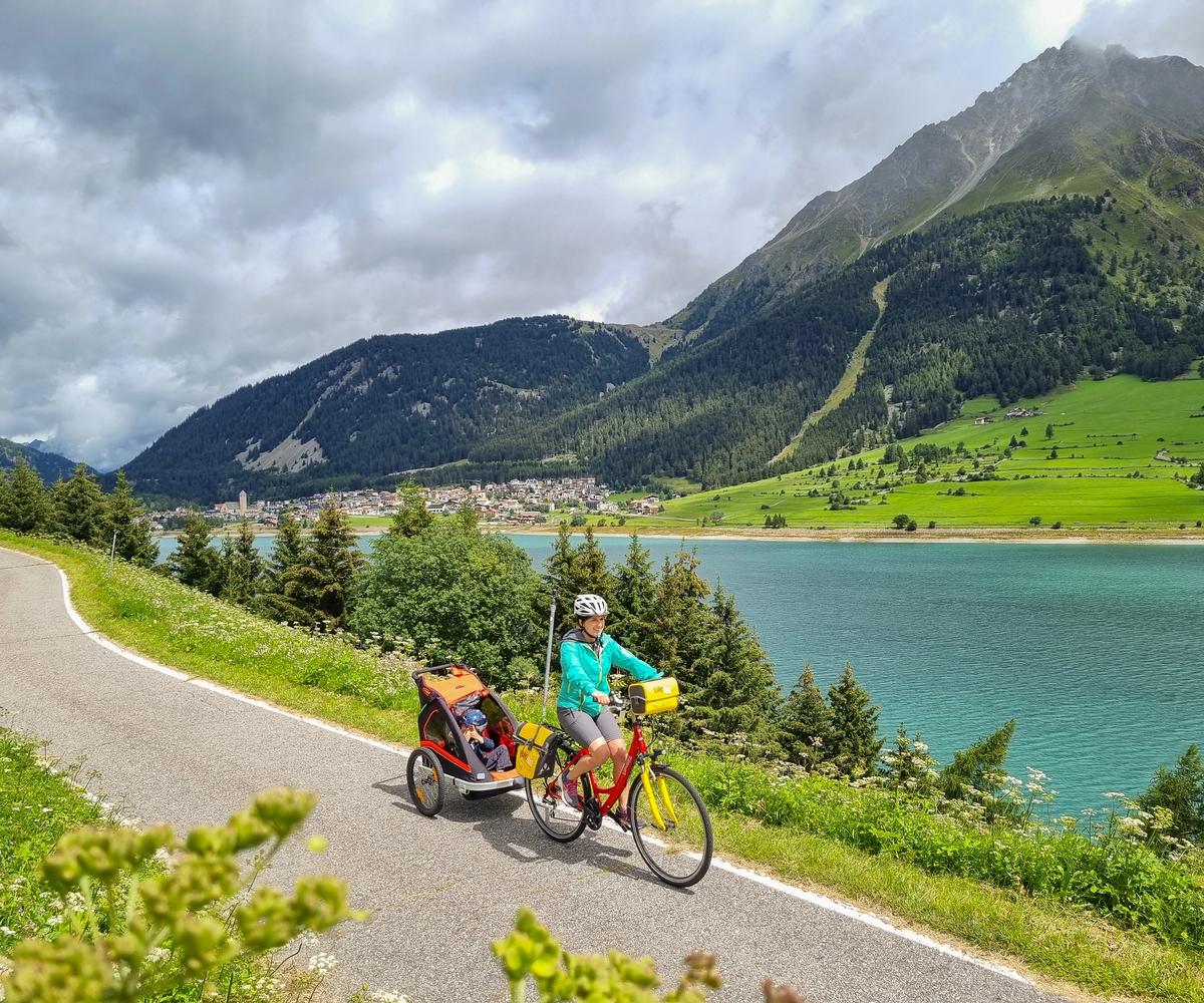 Family cycling Lakes of Italy