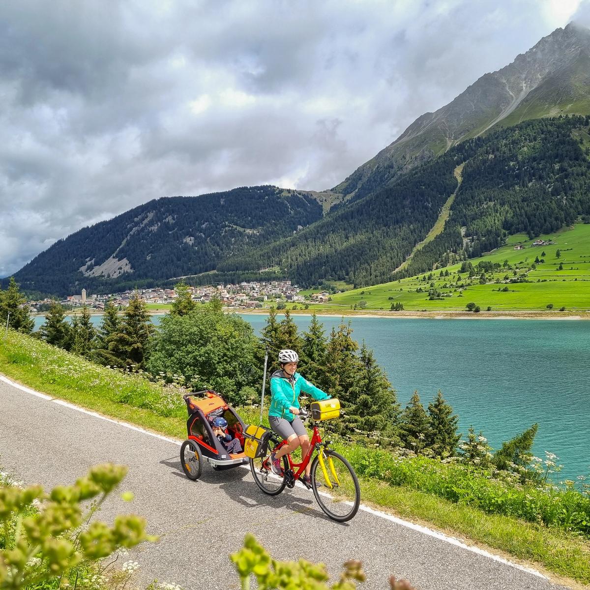 Family cycling Lakes of Italy