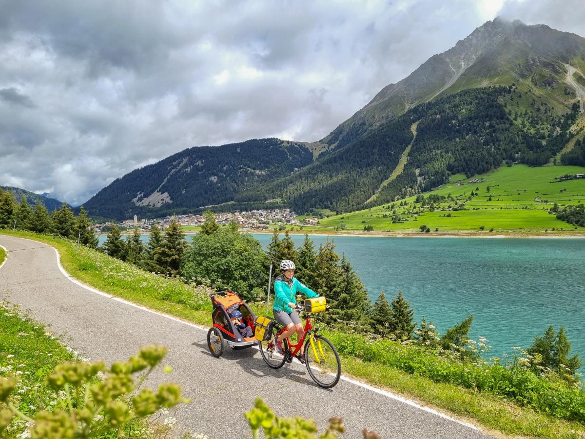 Family cycling Lakes of Italy
