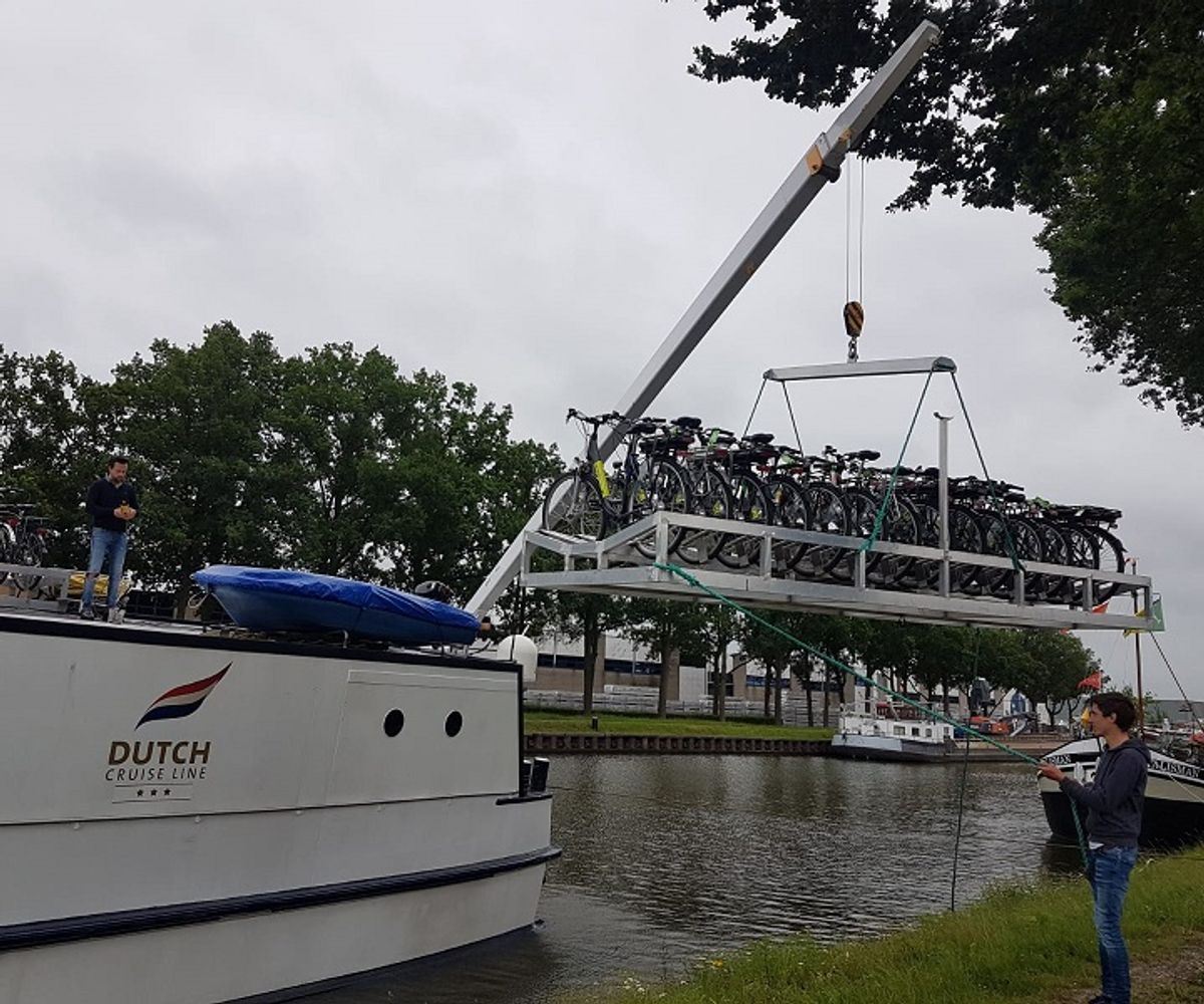 Bruges to Amsterdam - Guest bikes being loaded onto the Fluvius