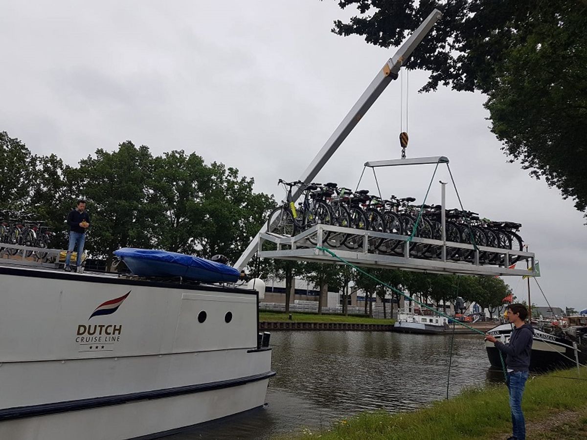Bruges to Amsterdam - Guest bikes being loaded onto the Fluvius