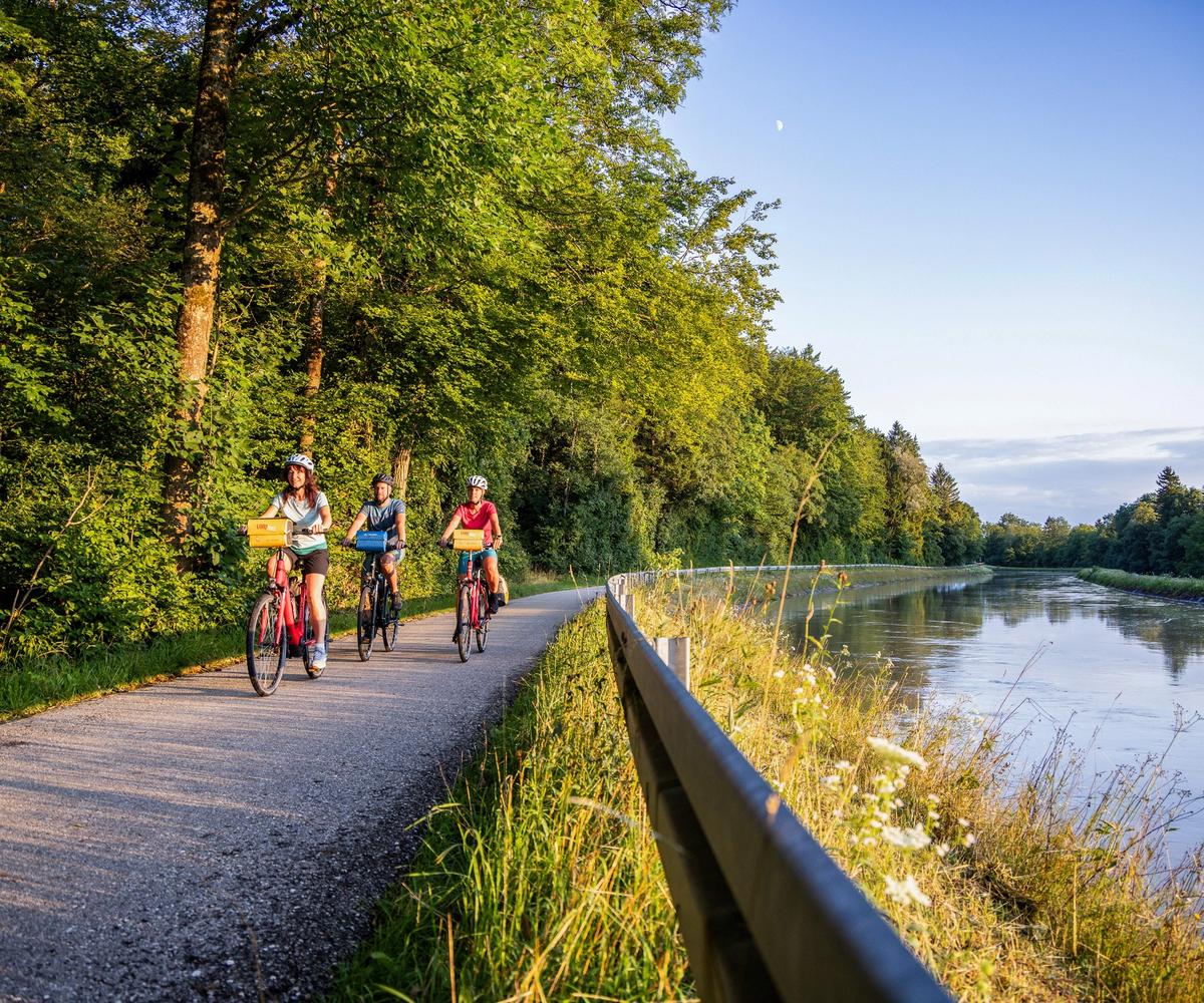 Cycling along the banks of Lake Tegernsee