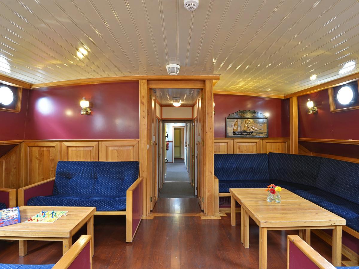 Elizabeth lounge