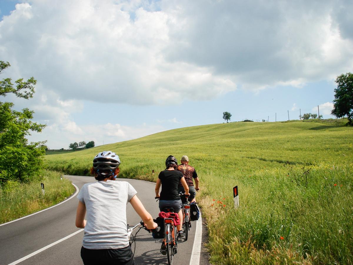 Cycling through the fields of Tuscany