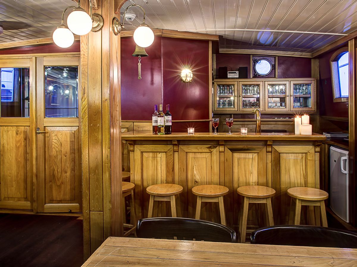 Elizabeth bar