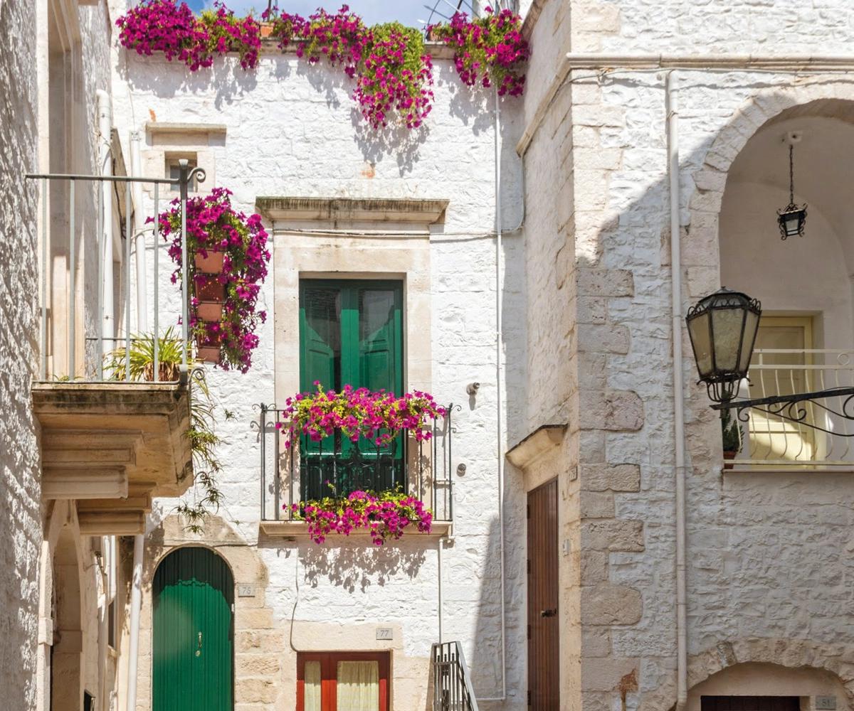 Beautiful white houses in Alberobello