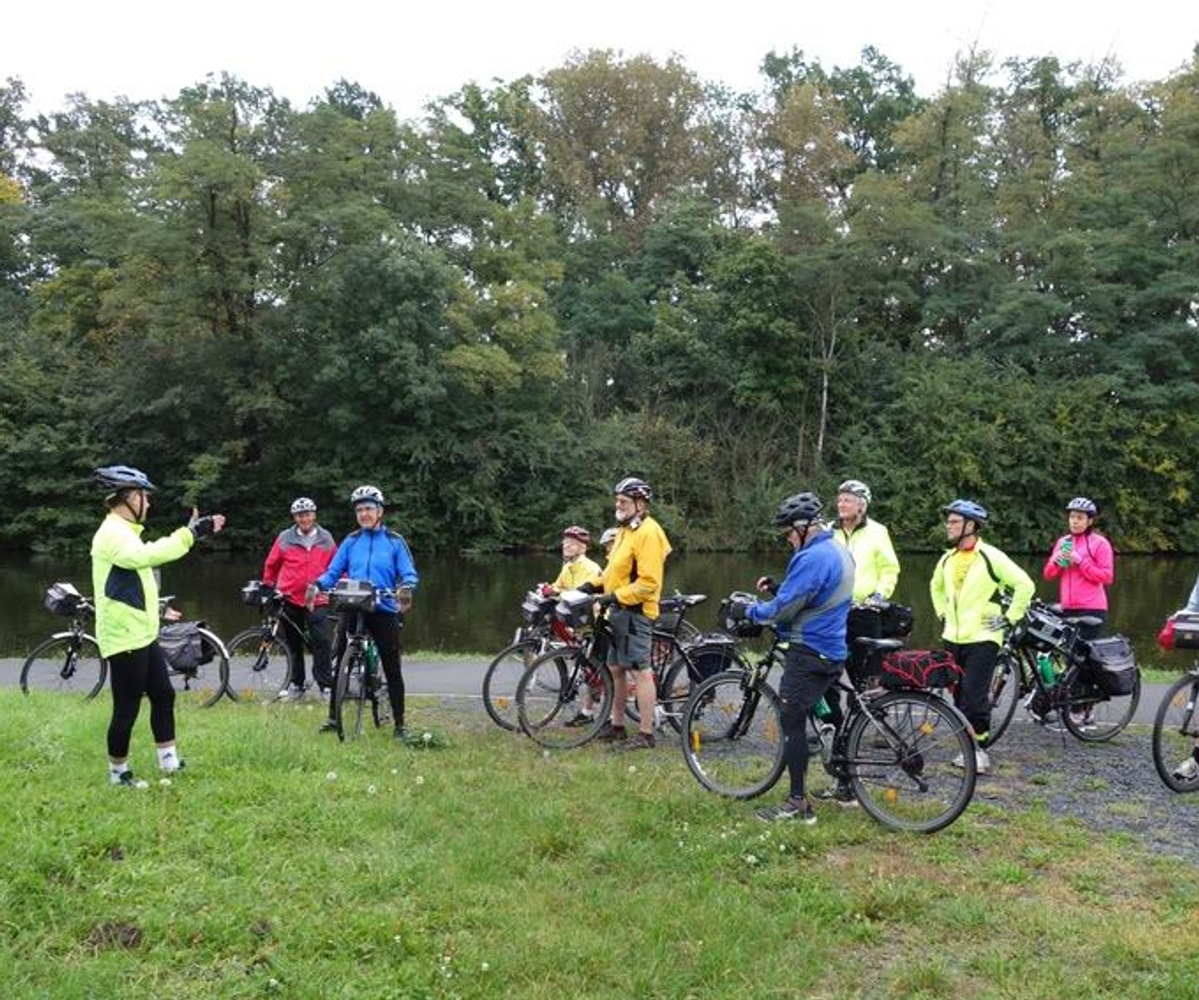 Group cycling the Elbe River Trail