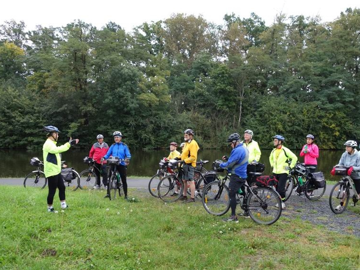 Group cycling the Elbe River Trail