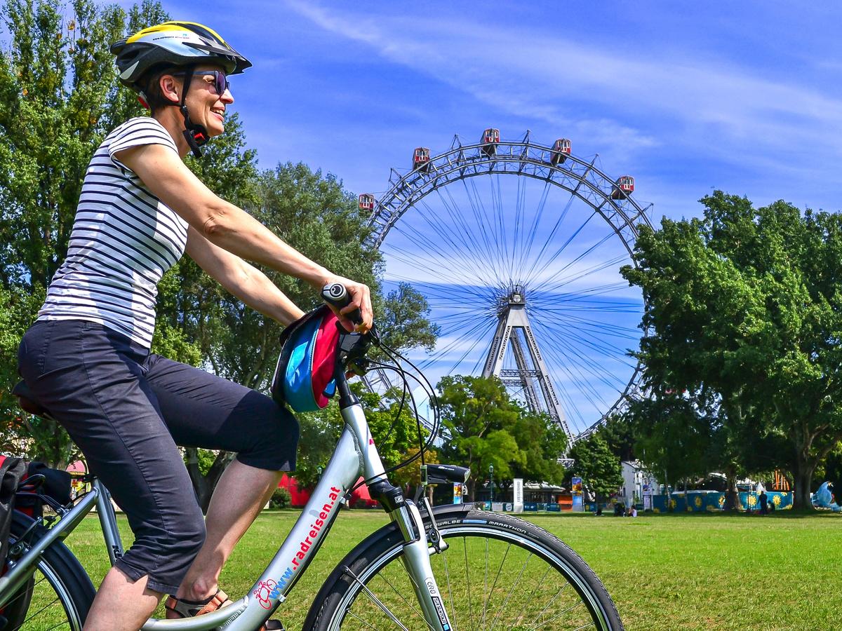 Vienna: Customizable Private Bike Tour