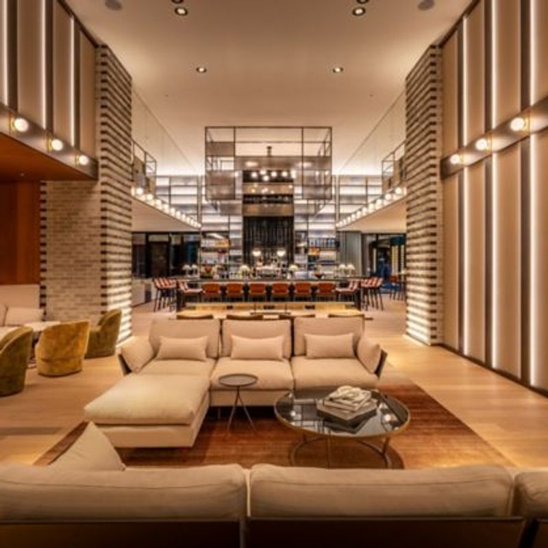 Marriott City West Lobby