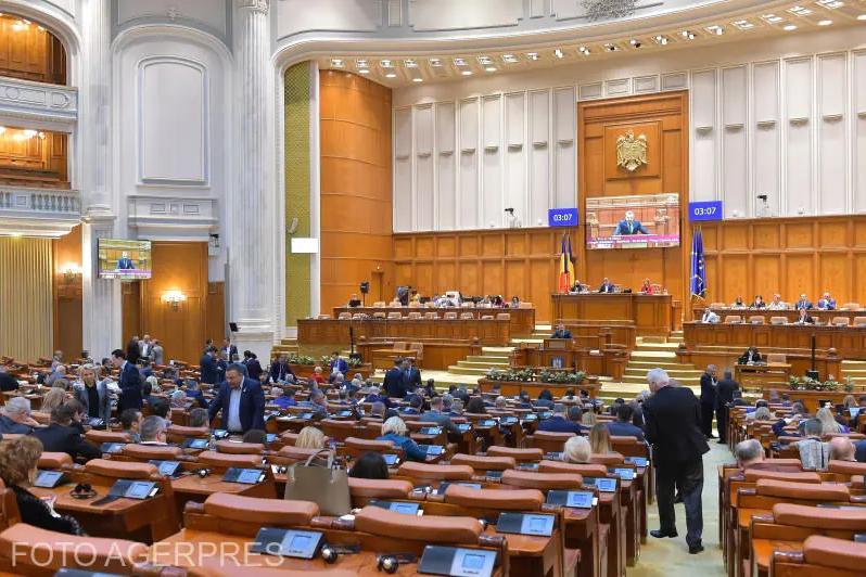 Într-o lume în care politica pare să fie din ce în ce mai scumpă, Gigi Becali a dezvăluit un secret care a stârnit valuri pe scena politică românească: a plătit aproximativ 800.000 de euro pentru a obține un loc în Parlament. Această sumă pare să fie prețul pe care unii sunt dispuși să-l plătească pentru a ajunge în inima democrației românești.