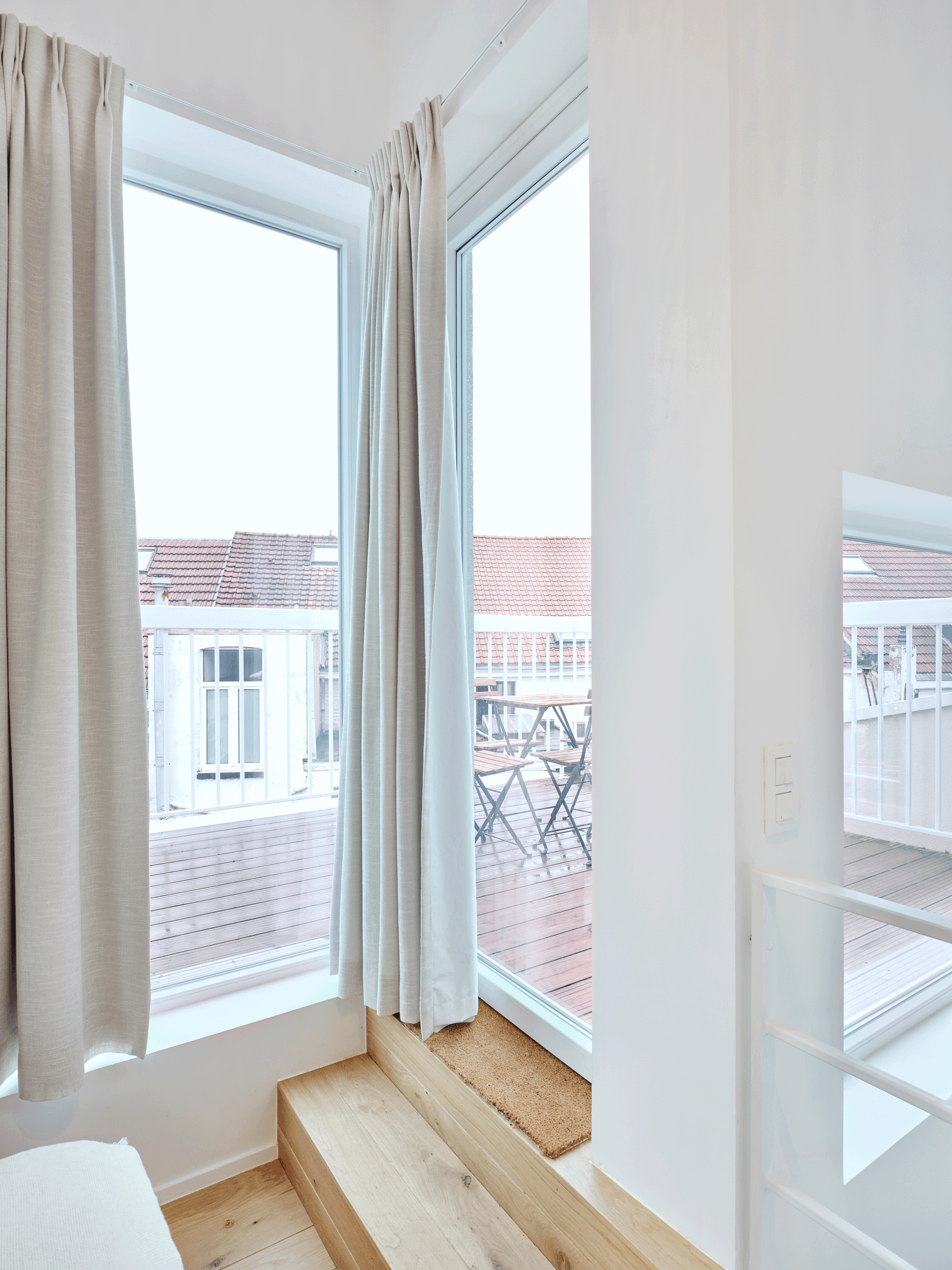 Corner balcony glazing bringing daylight into the upper room