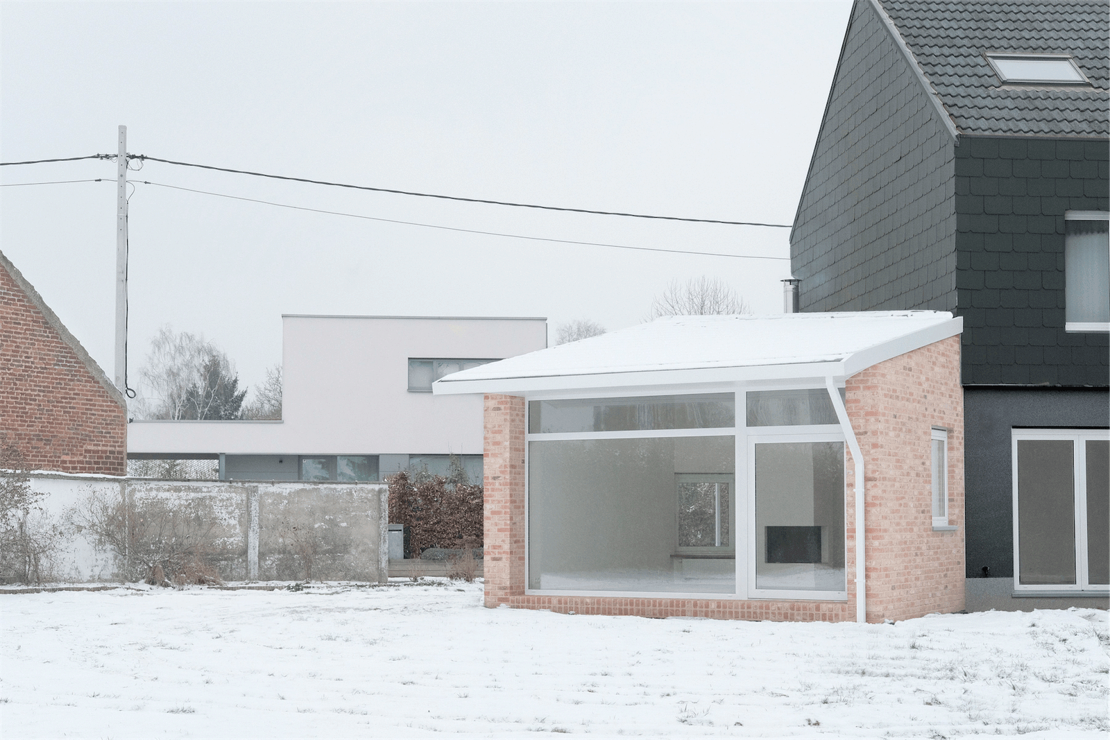 Low brick garden extension with a wide glazed opening