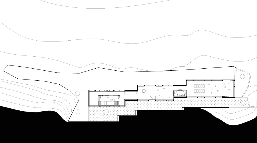 Upper plan of the stepped house within closely spaced contours