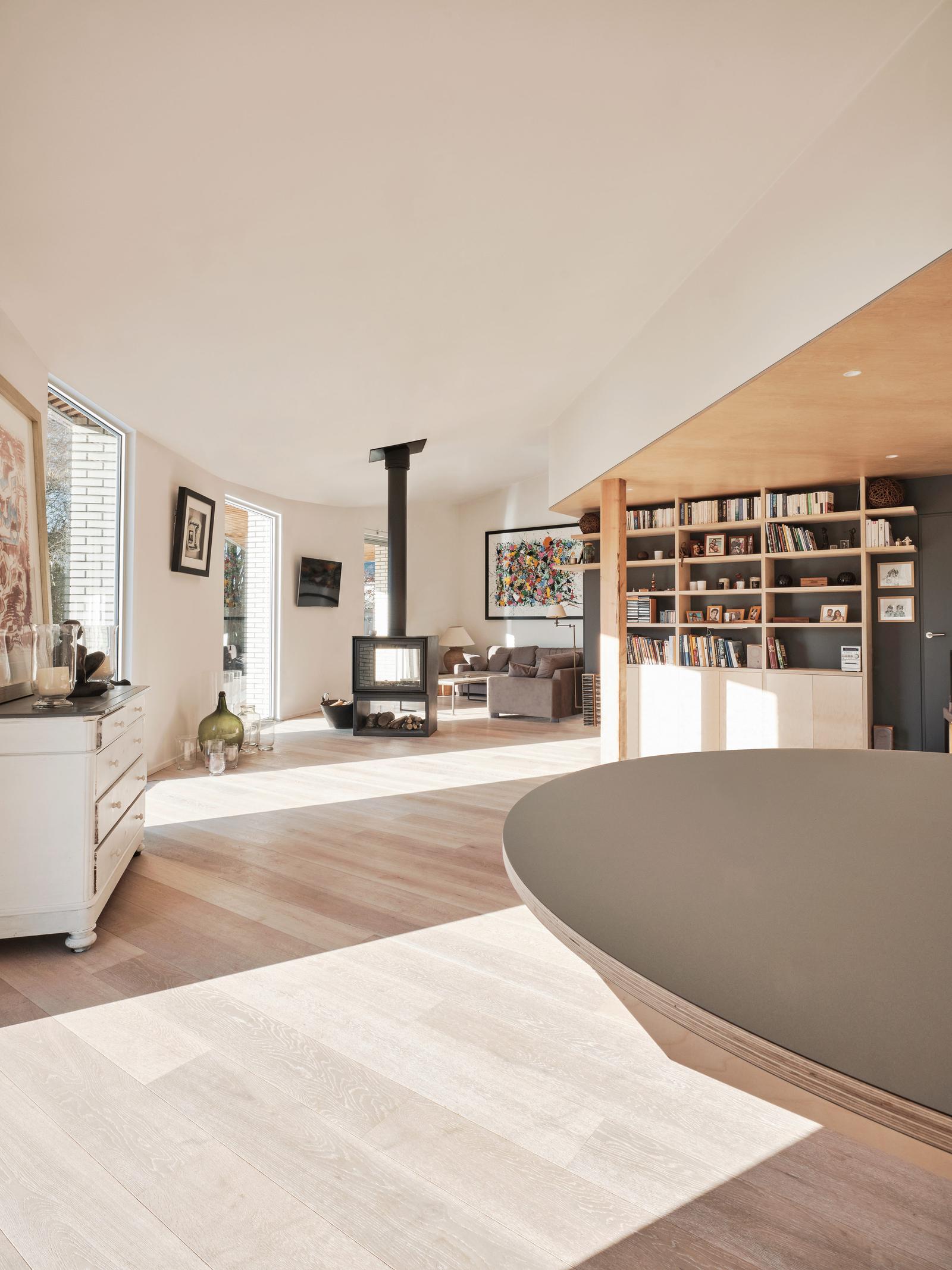 Living room organized around a large curved kitchen island