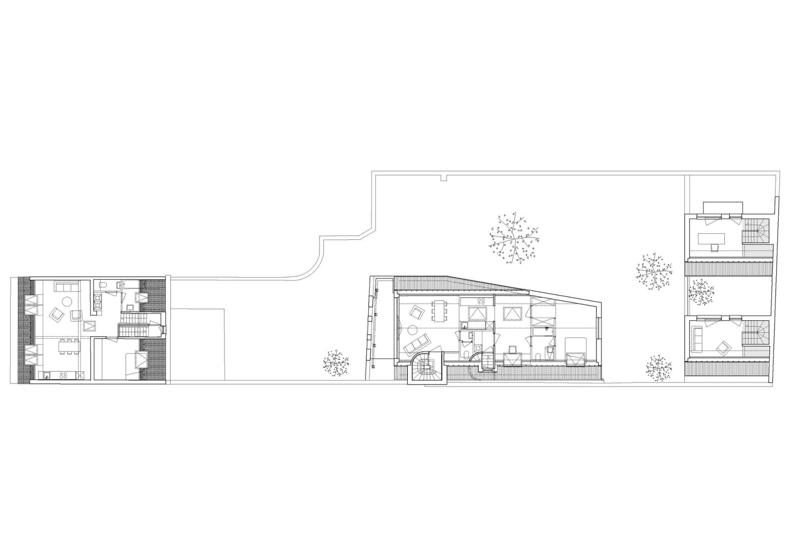 Upper-floor plan with rooms arranged around the garden court
