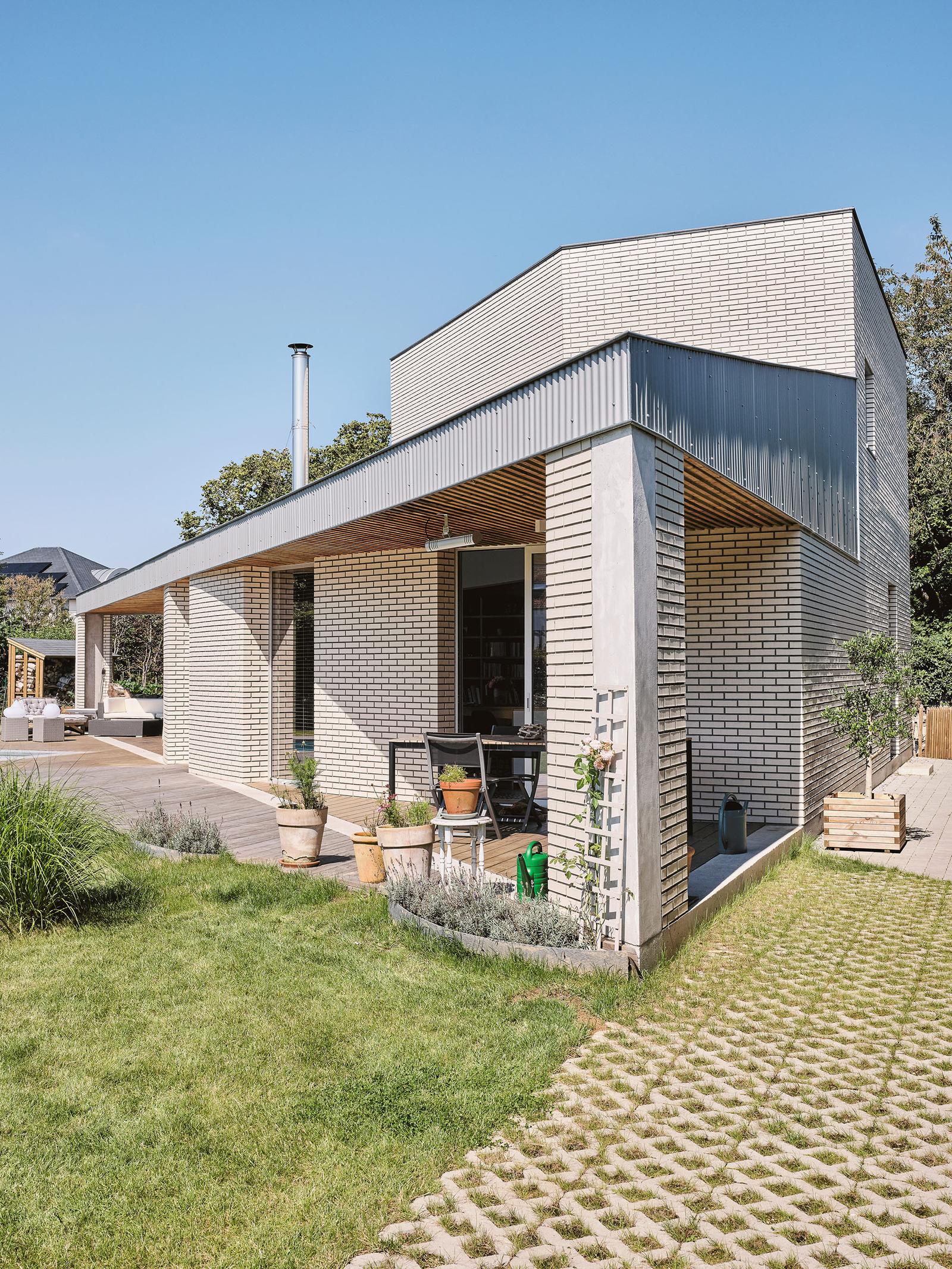 Corner view of the low house and its sheltered garden terrace